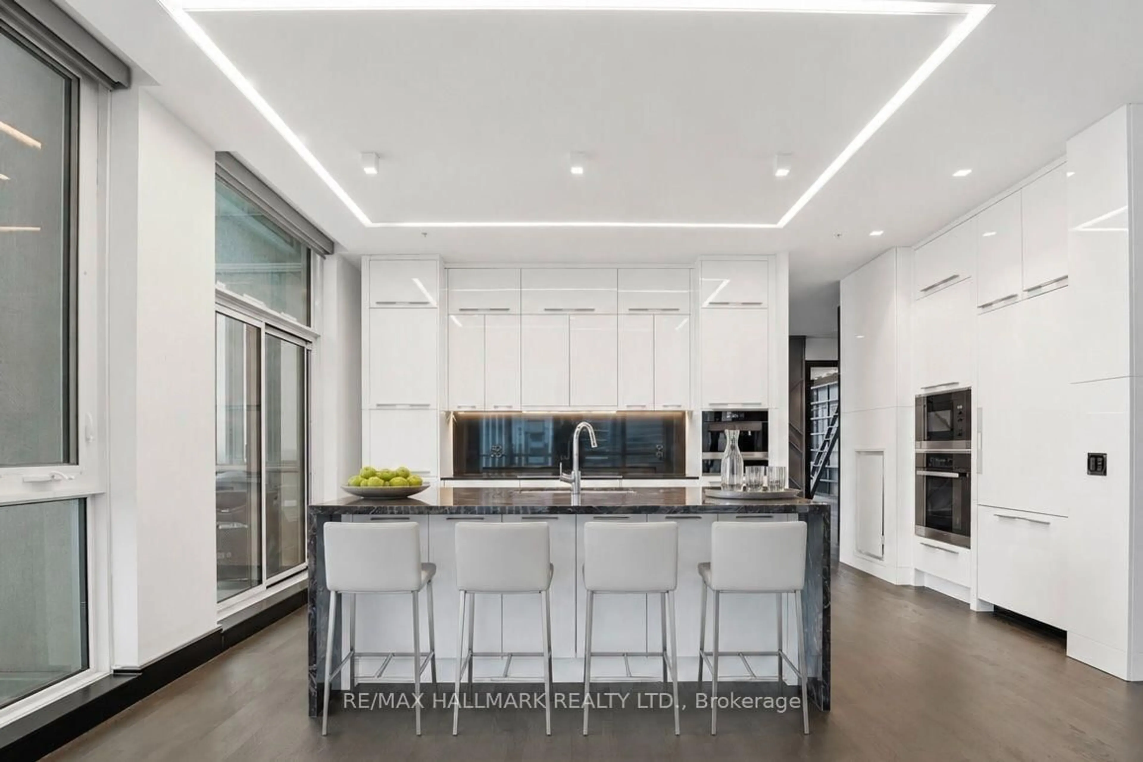 Contemporary kitchen, unknown for 199 Richmond St #PH101, Toronto Ontario M5V 0H4