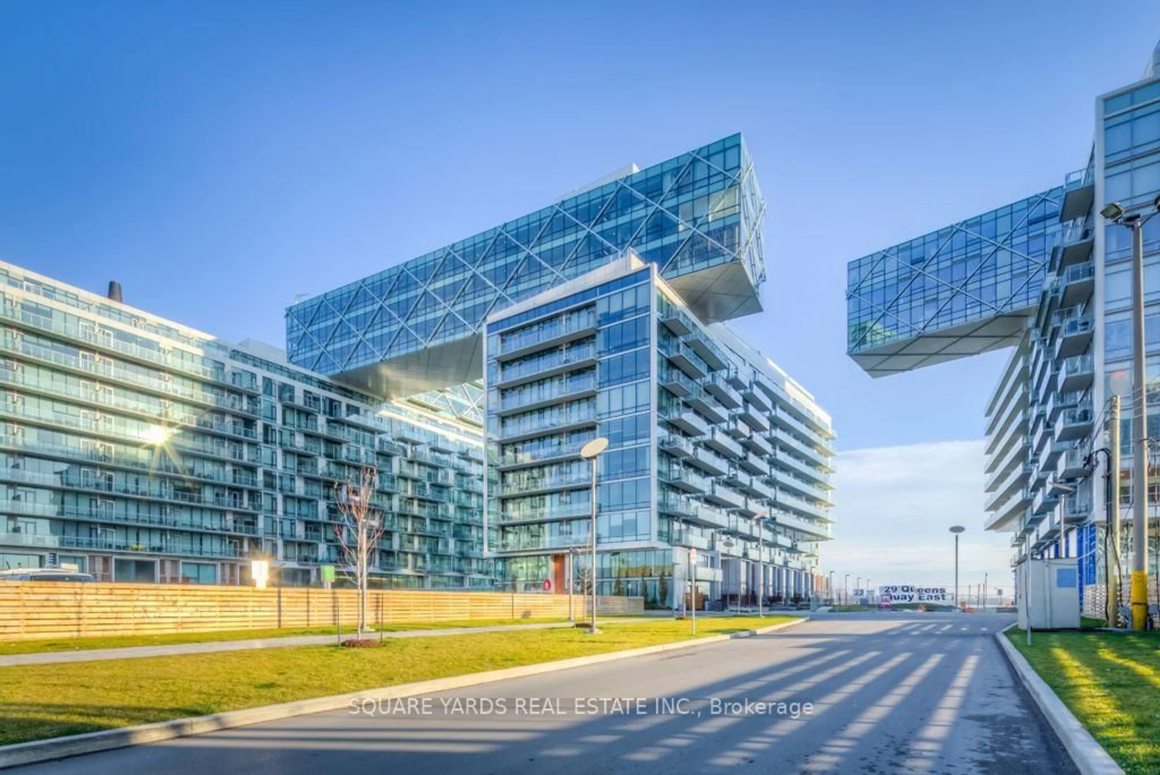 Blurry image for 39 Queens Quay #302, Toronto Ontario M5E 0A5