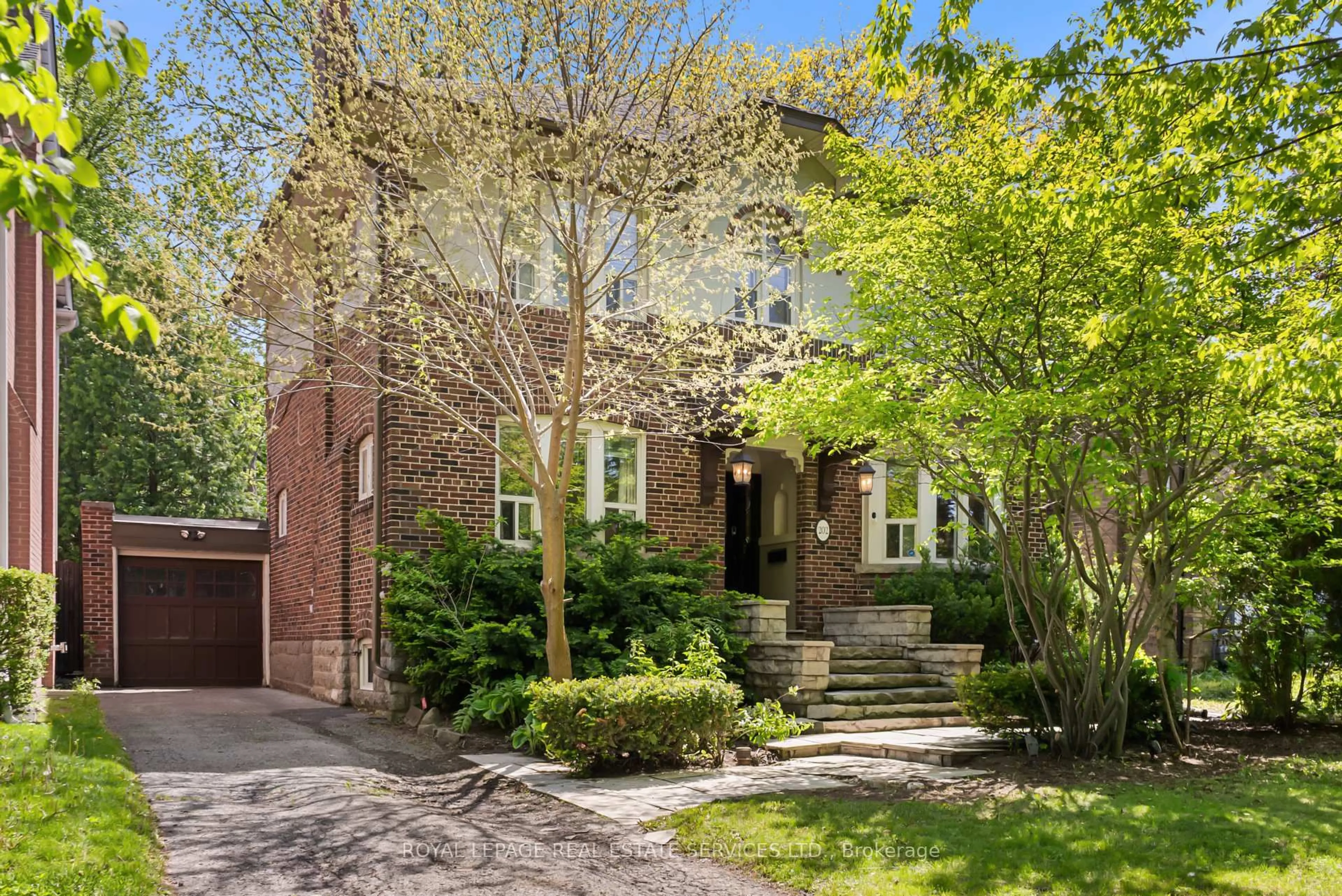 Home with brick exterior material, street for 202 Dinnick Cres, Toronto Ontario M4N 1M3