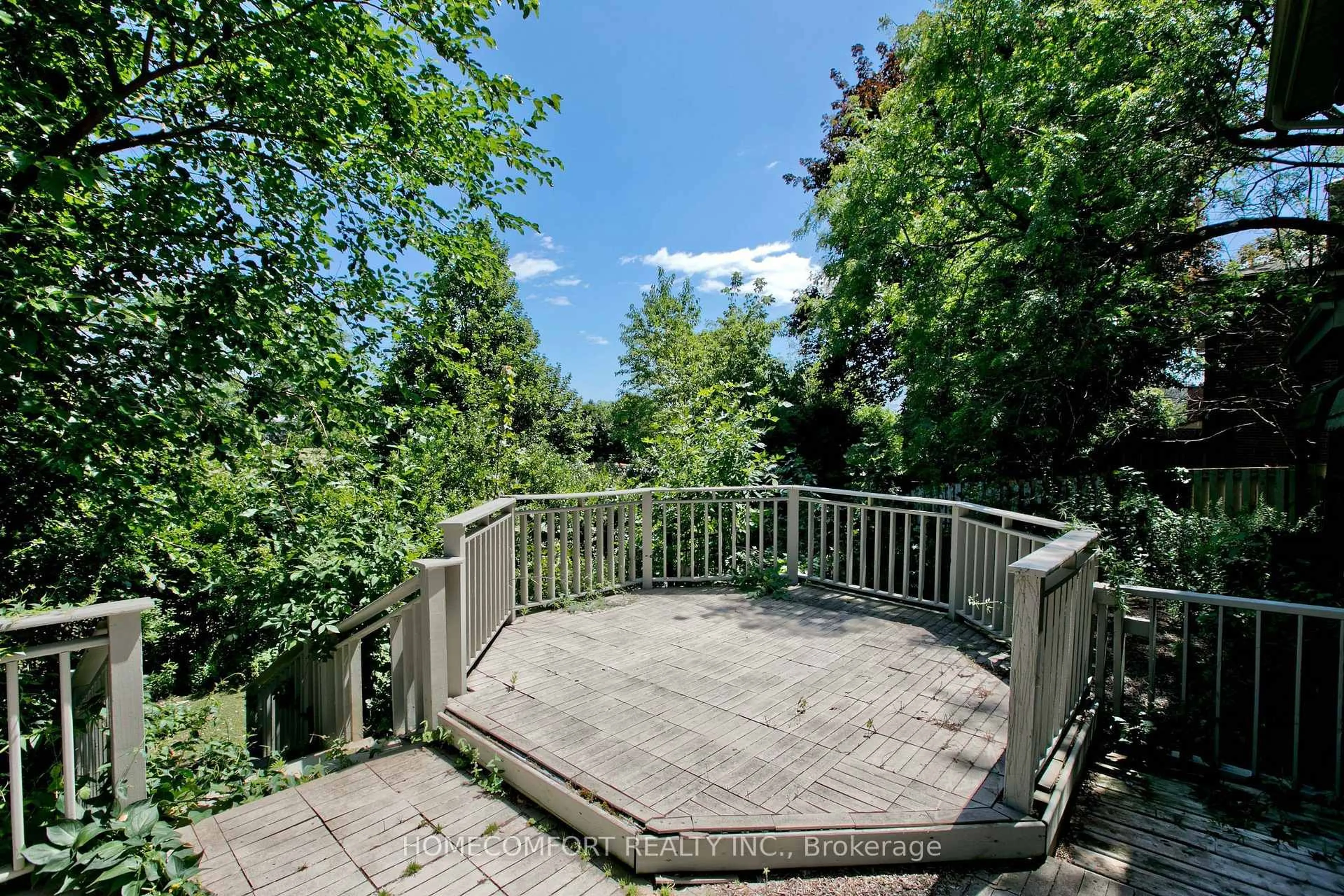 Patio, forest/trees view for 17 Bramble Dr, Toronto Ontario M3B 2E9