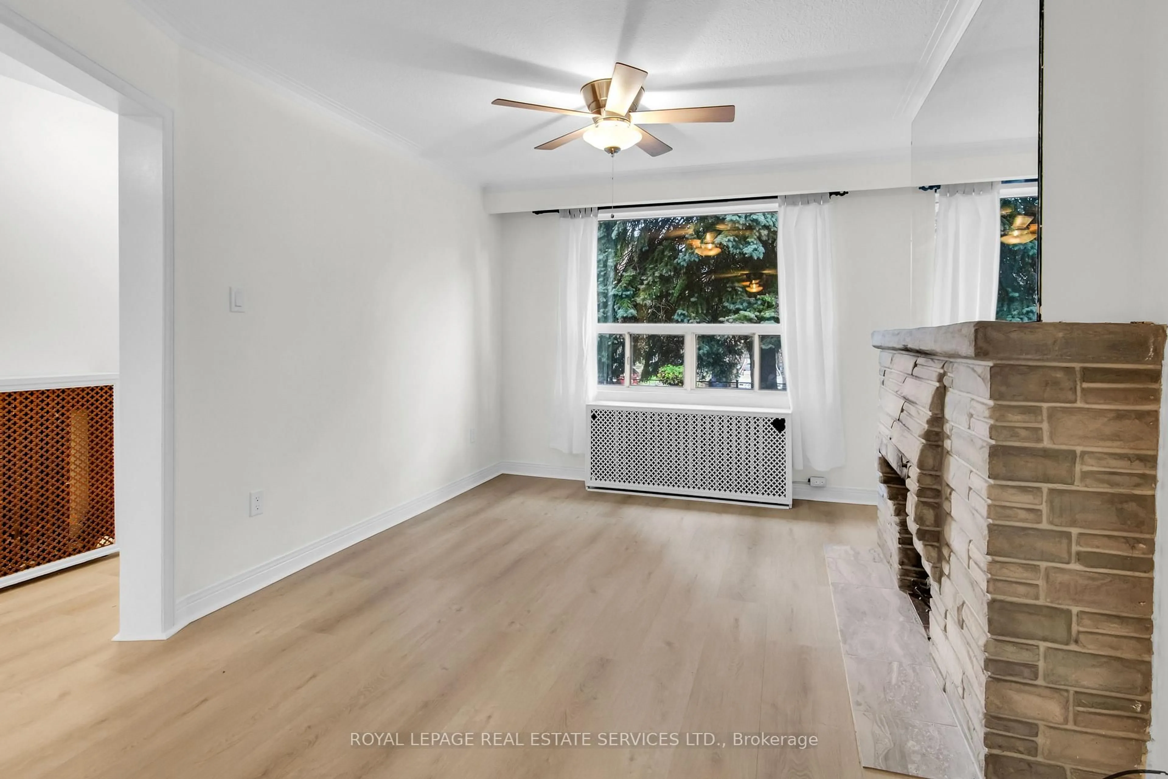 A pic of a room for 56 Arlington Ave, Toronto Ontario M6G 3K8