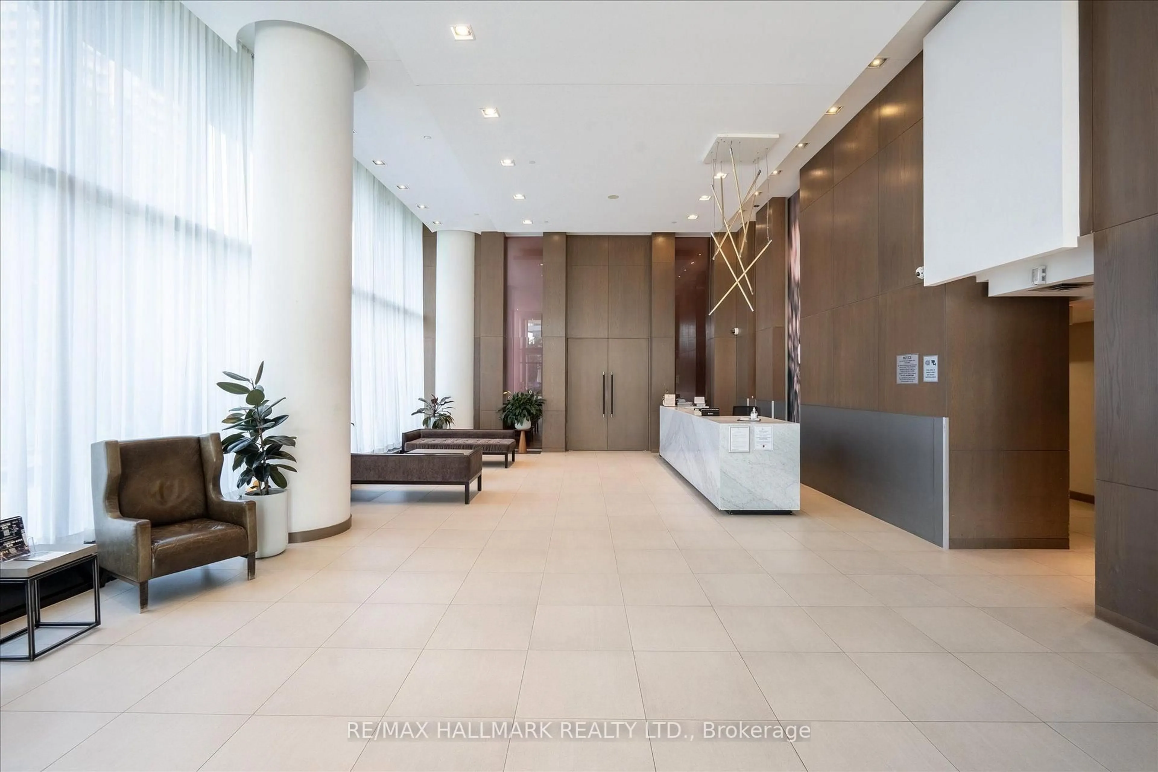 Indoor foyer for 121 Mcmahon Dr #2110, Toronto Ontario M2K 0C2