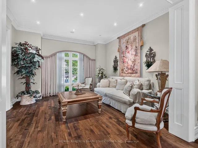57 Yorkminster Rd, Toronto 3