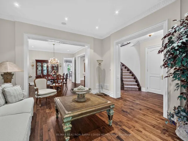 57 Yorkminster Rd, Toronto 4