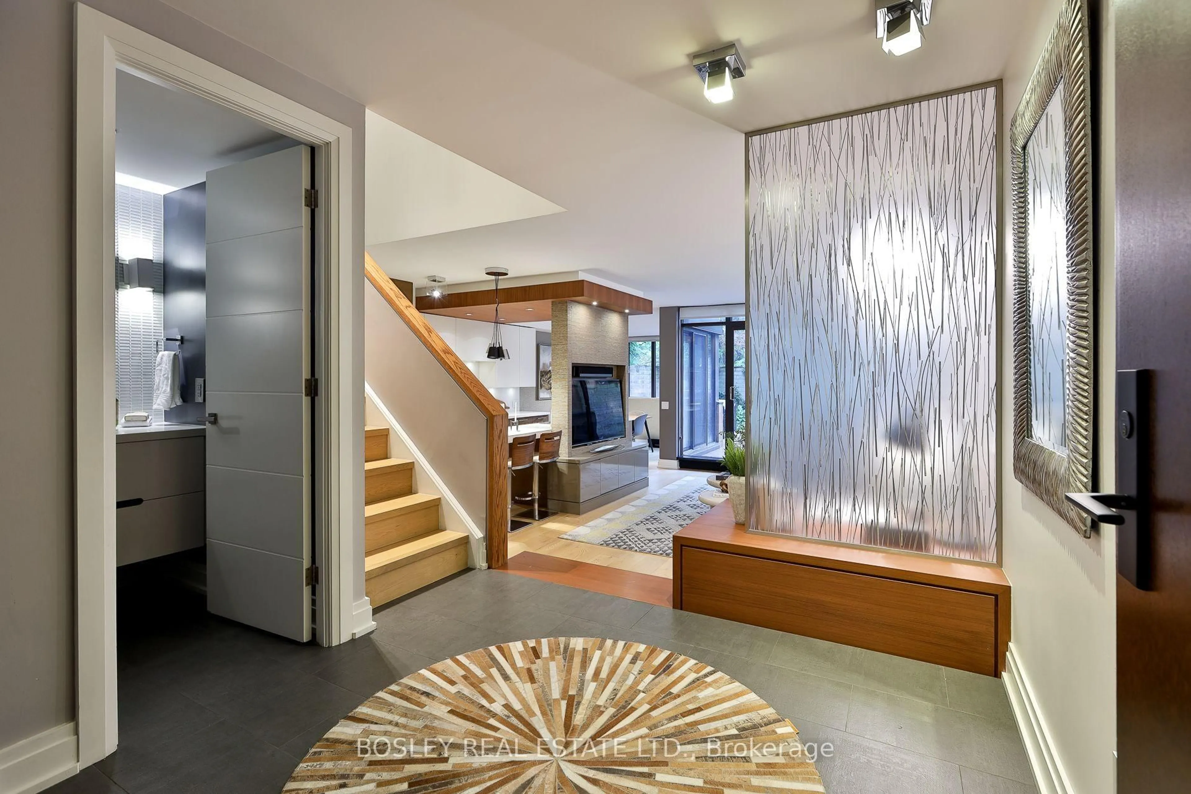Indoor entryway for 40 Oaklands Ave #107, Toronto Ontario M4V 2Z3