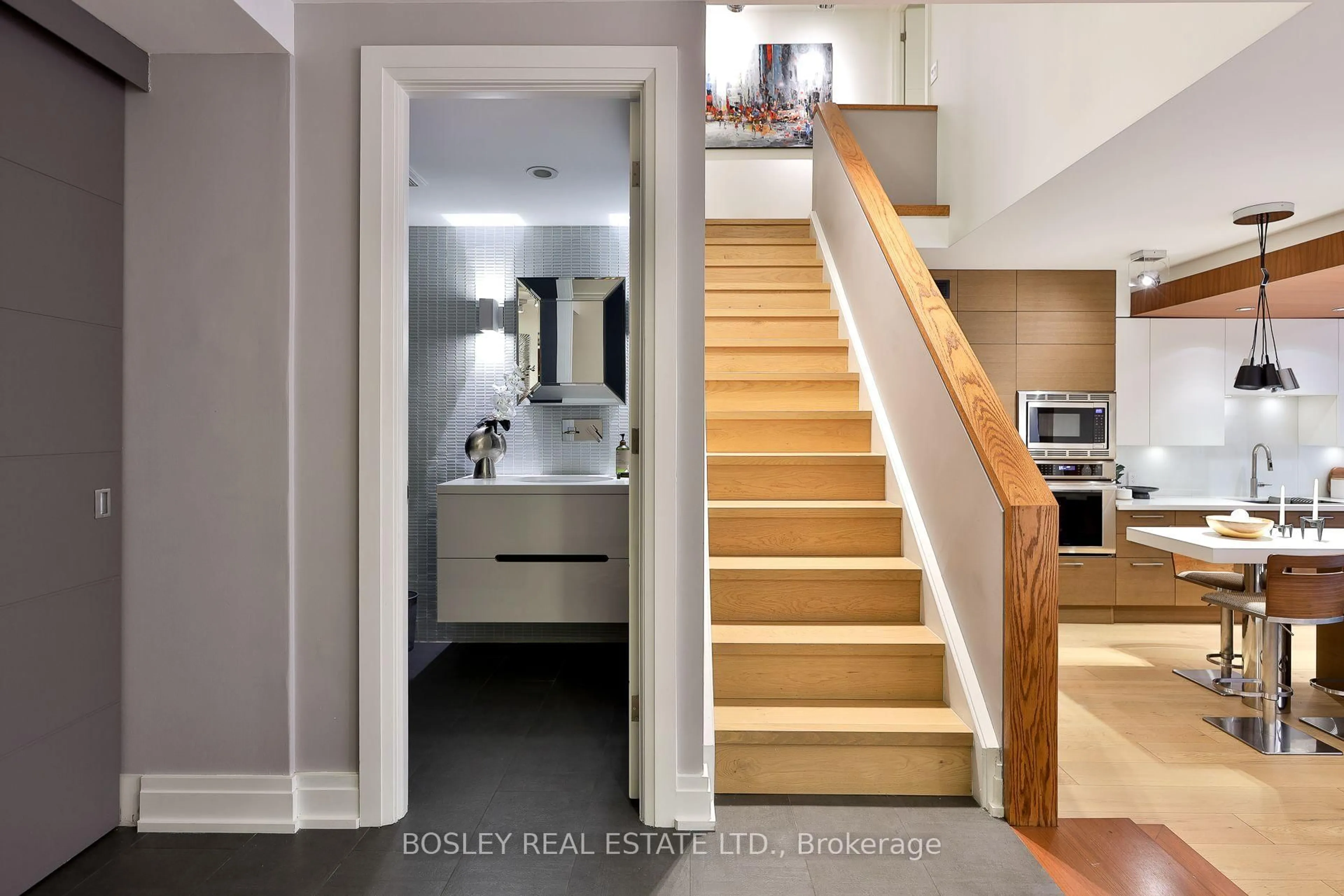 Stairs for 40 Oaklands Ave #107, Toronto Ontario M4V 2Z3