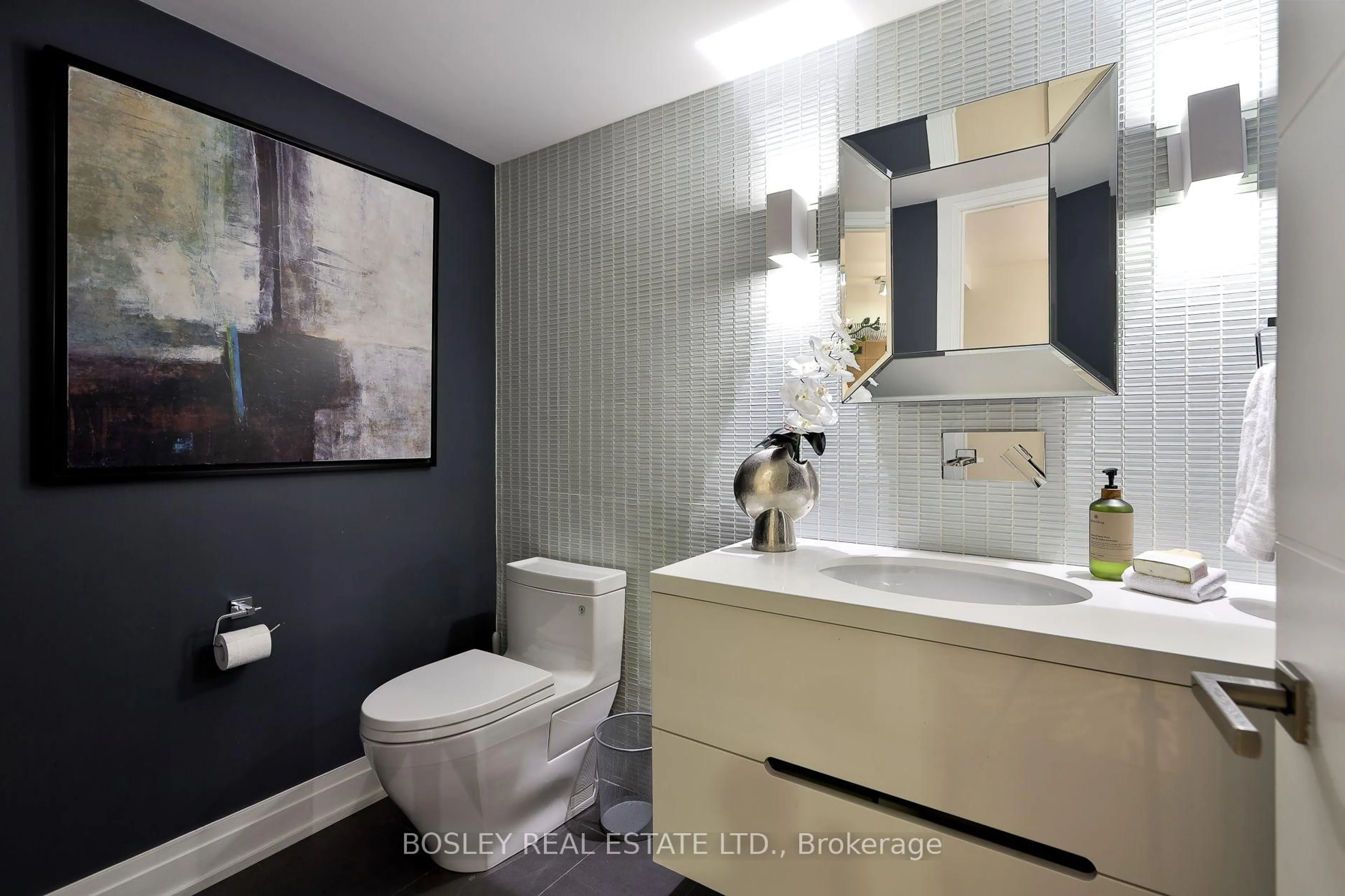 Contemporary bathroom, ceramic/tile floor for 40 Oaklands Ave #107, Toronto Ontario M4V 2Z3