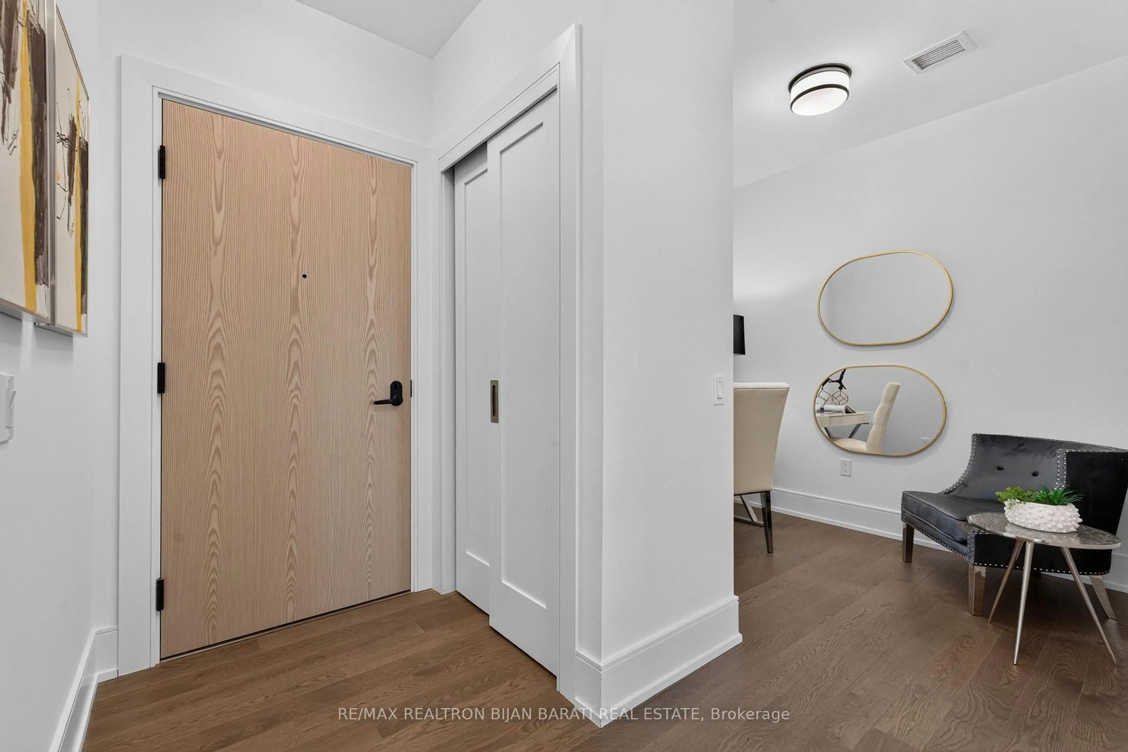 Indoor entryway for 10 Inn On The Park Dr #1903, Toronto Ontario M3C 0P9