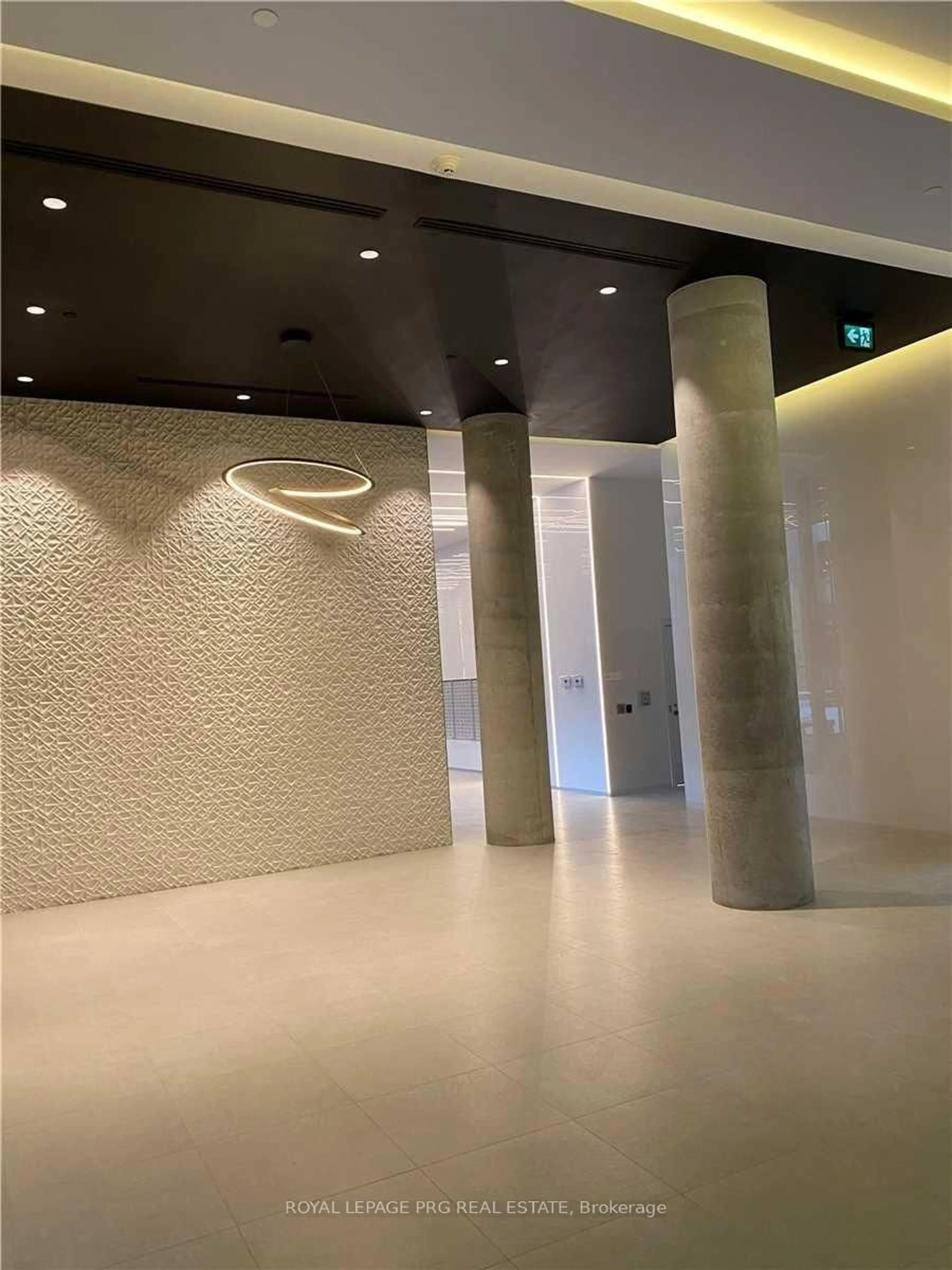Indoor foyer for 158 Front St #1403, Toronto Ontario M5A 0K9