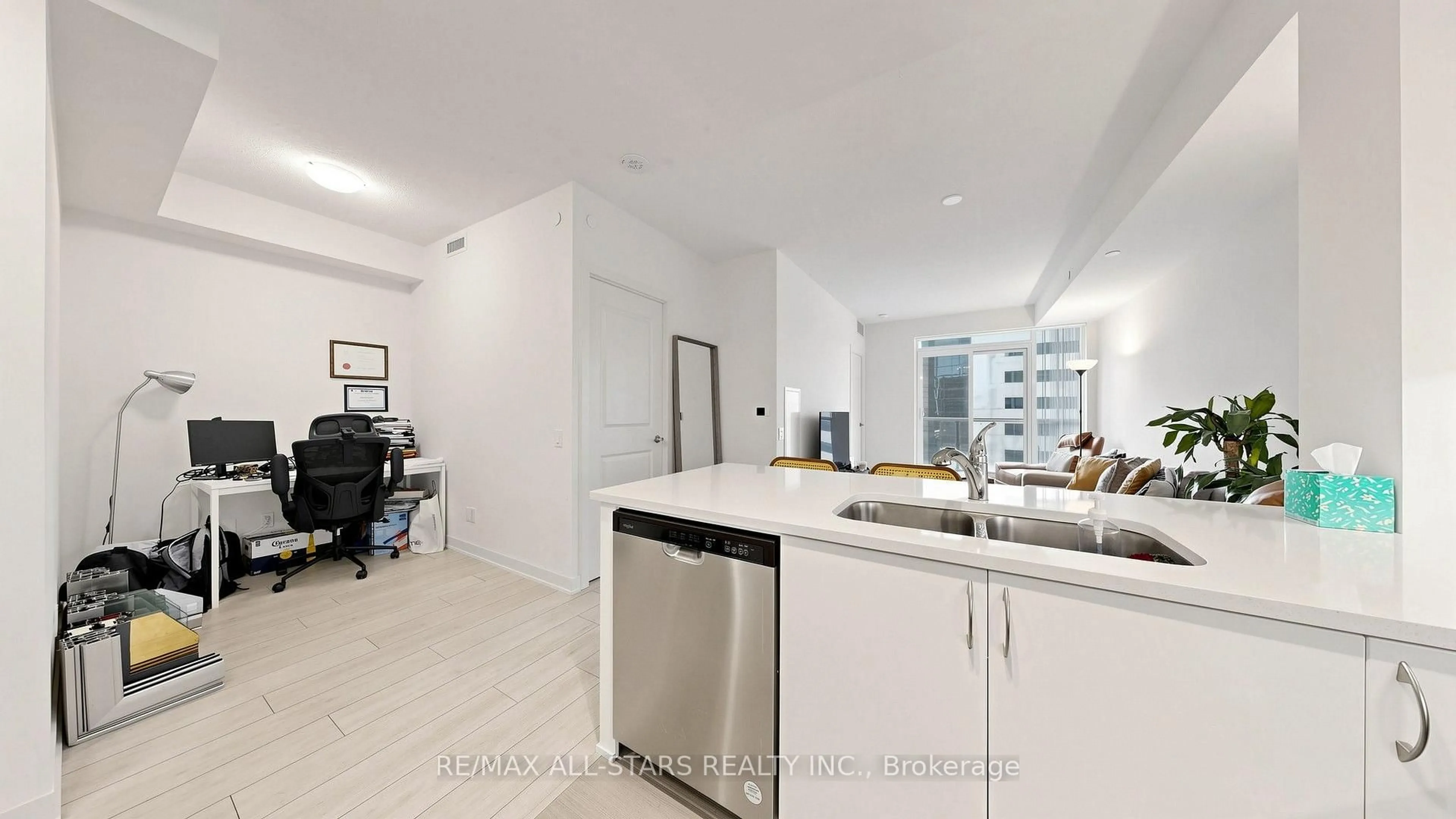 Standard kitchen, unknown for 4955 Yonge St #1609, Toronto Ontario M2N 0L8