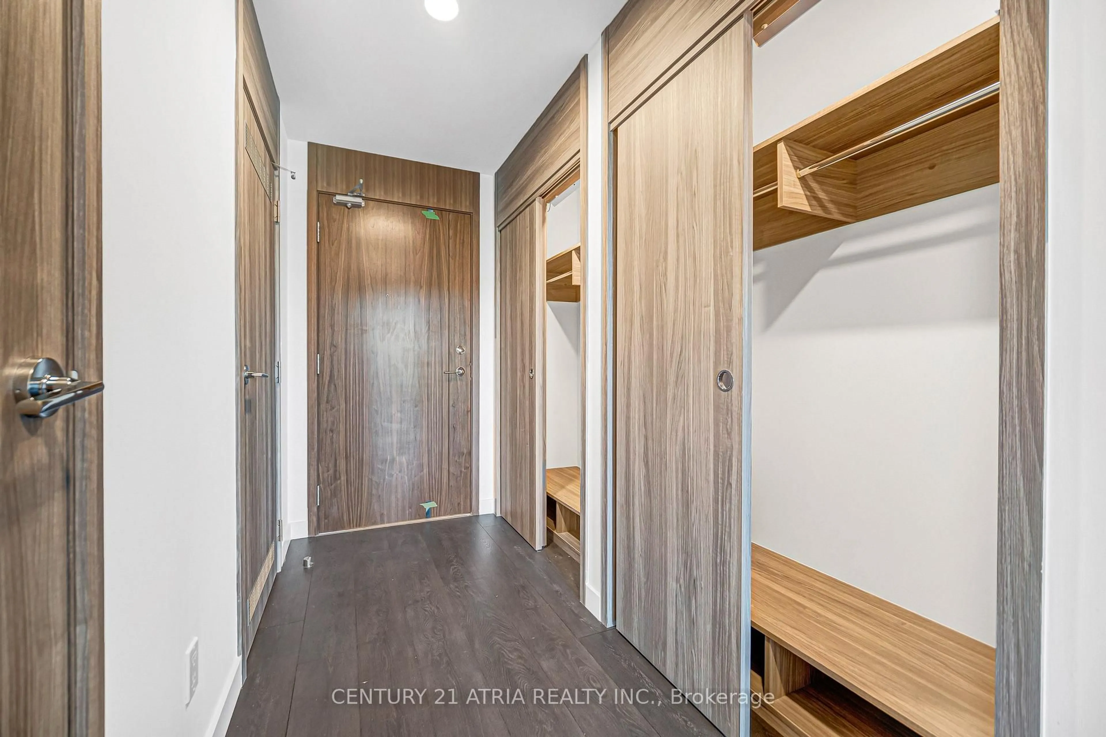 Indoor entryway for 18 Esther Shiner Blvd, Toronto Ontario M2K 0J7