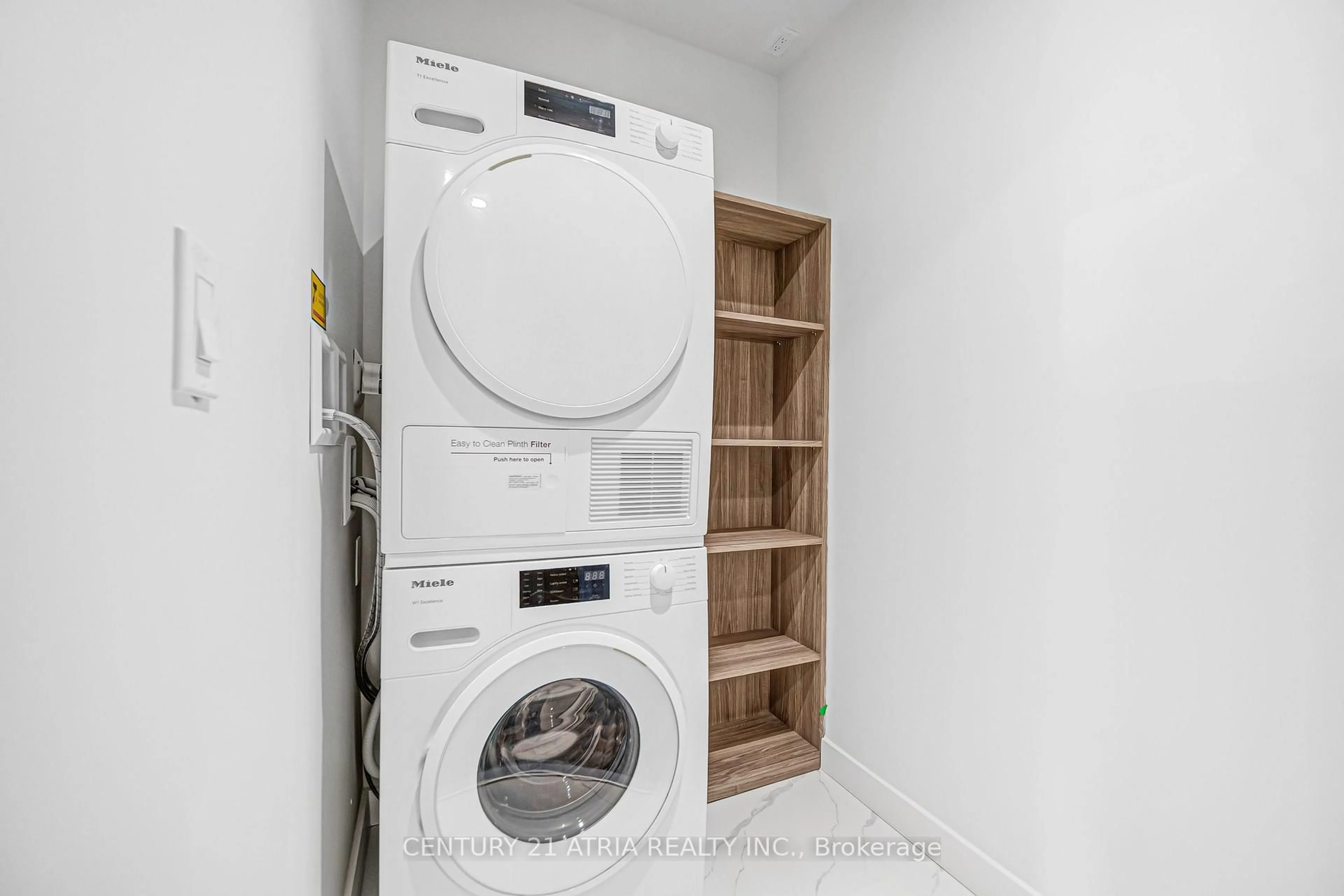Laundry room for 18 Esther Shiner Blvd, Toronto Ontario M2K 0J7