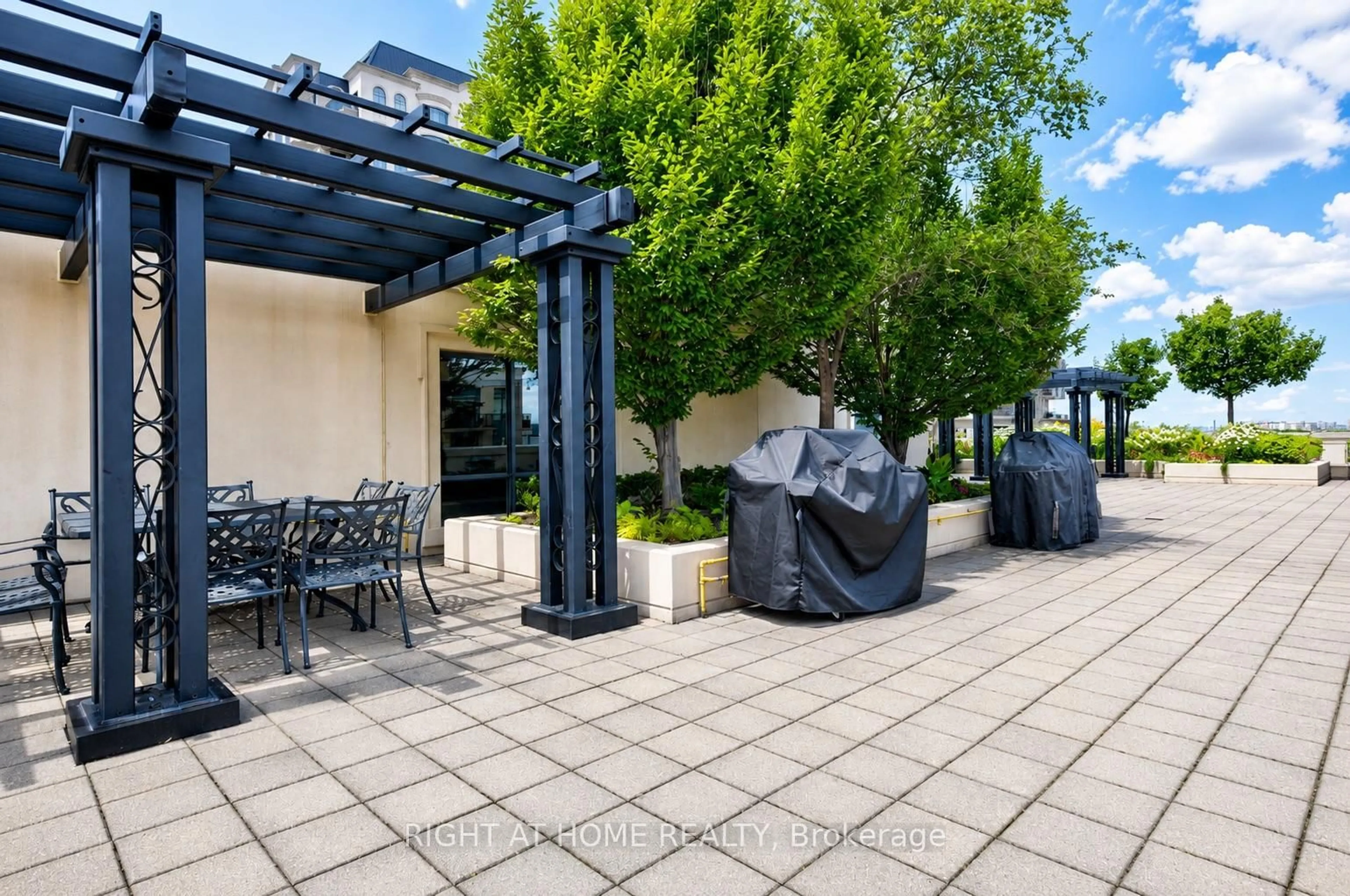 Patio, street for 650 Sheppard Ave #403, Toronto Ontario M2K 3E4