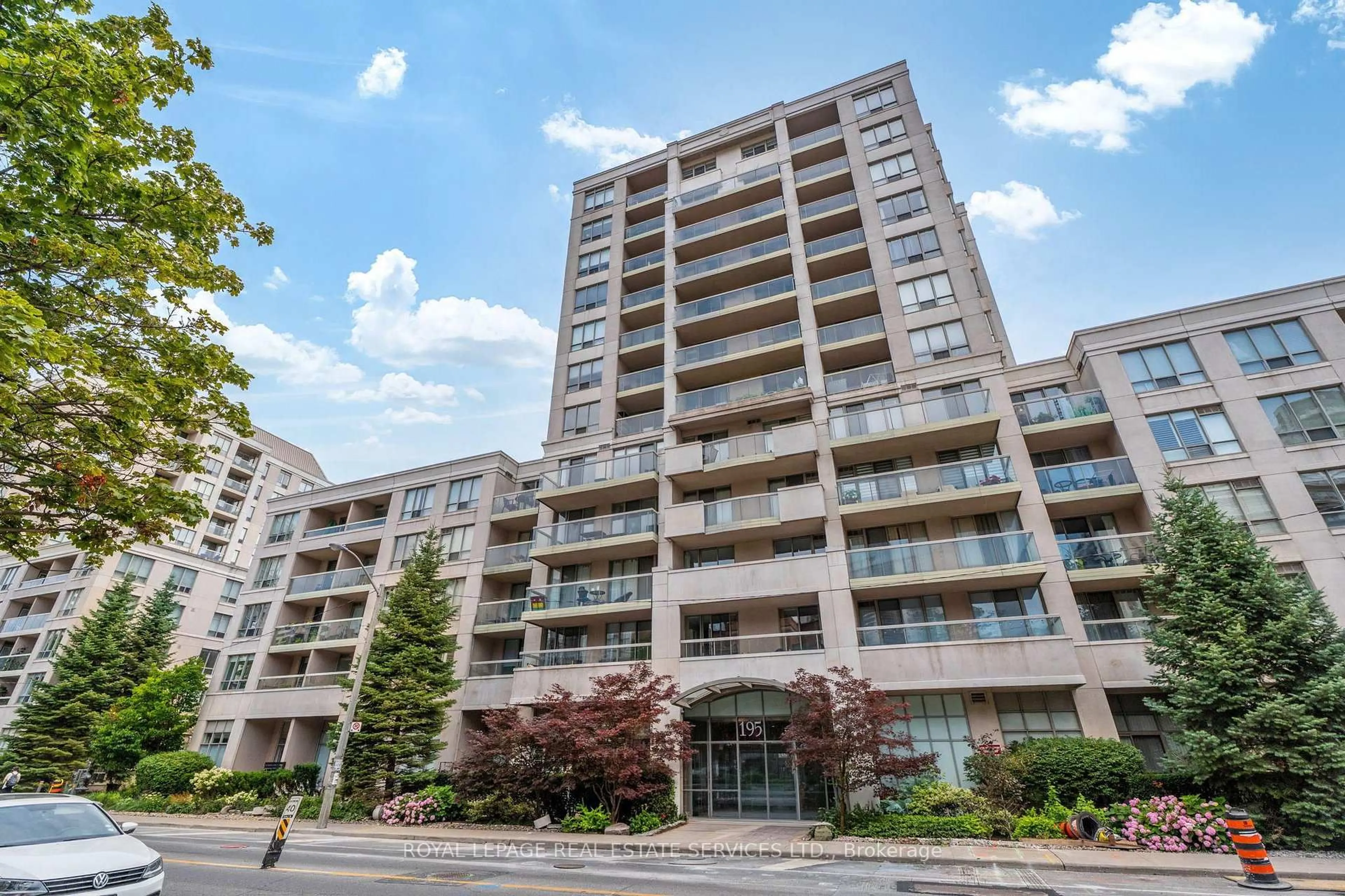 Patio, building for 195 Merton St #1007, Toronto Ontario M4S 3H6