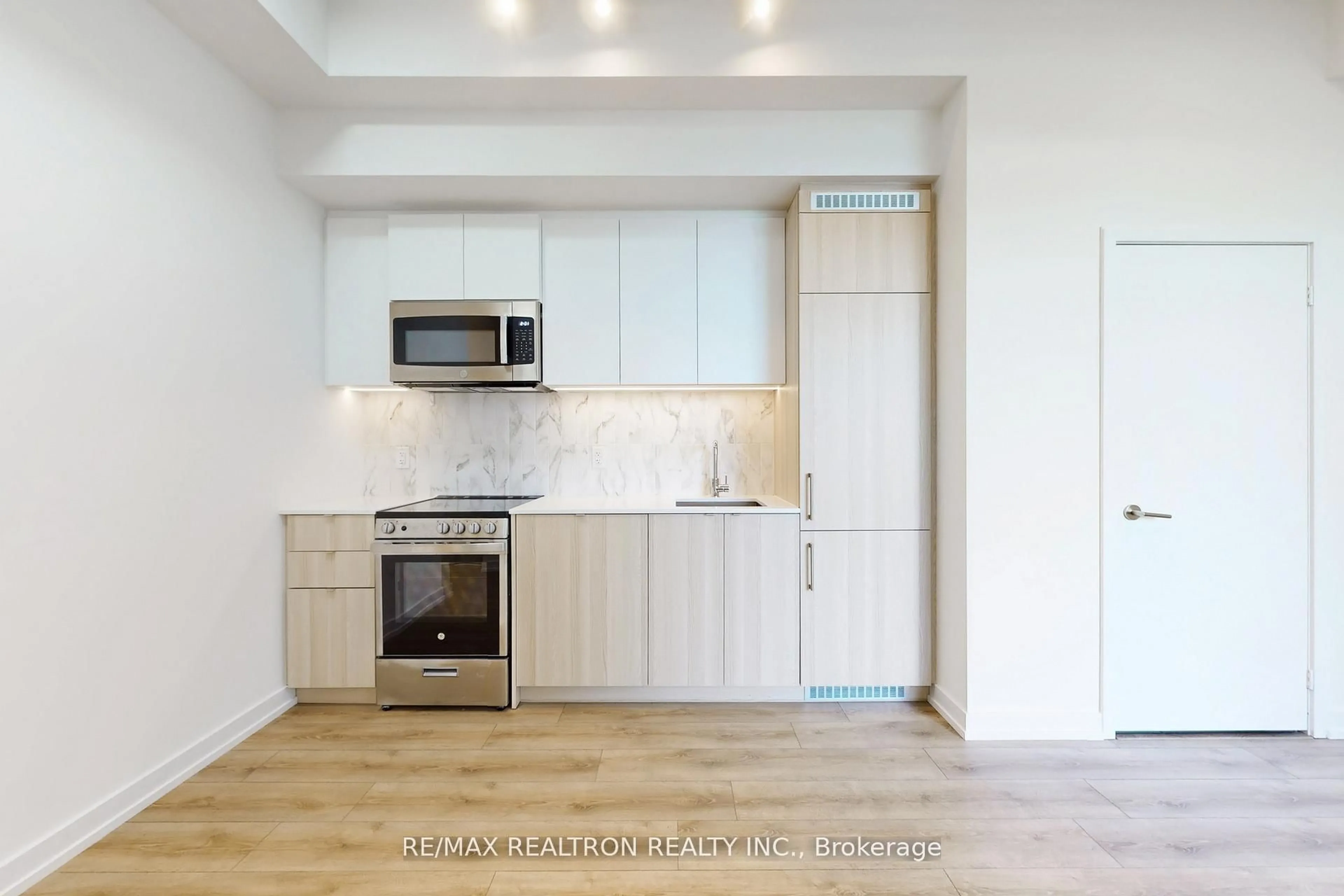 Standard kitchen, unknown for 500 Dupont St #301, Toronto Ontario M6G 0B8