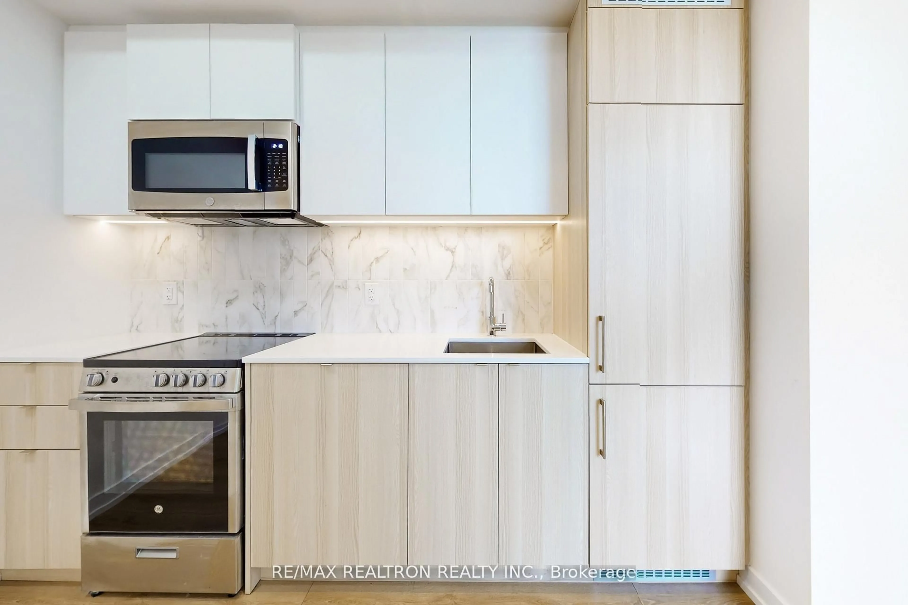Standard kitchen, unknown for 500 Dupont St #301, Toronto Ontario M6G 0B8