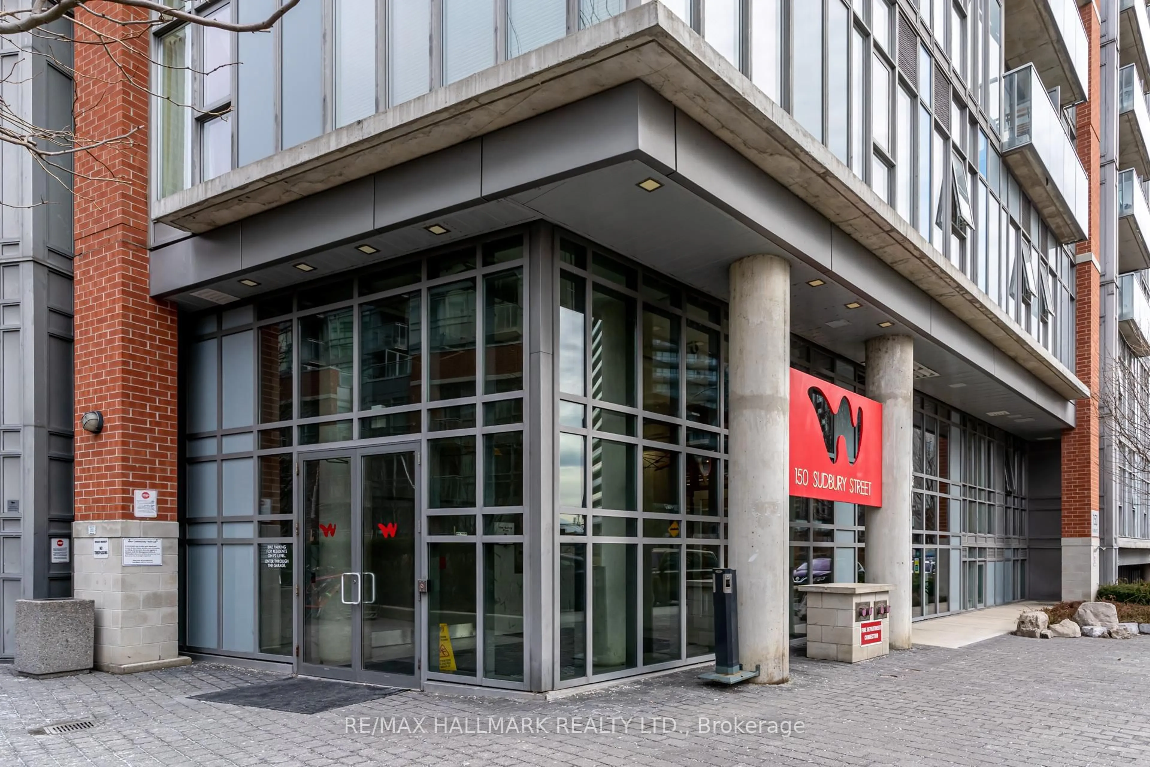 Indoor foyer for 150 Sudbury St #910, Toronto Ontario M6J 3S8