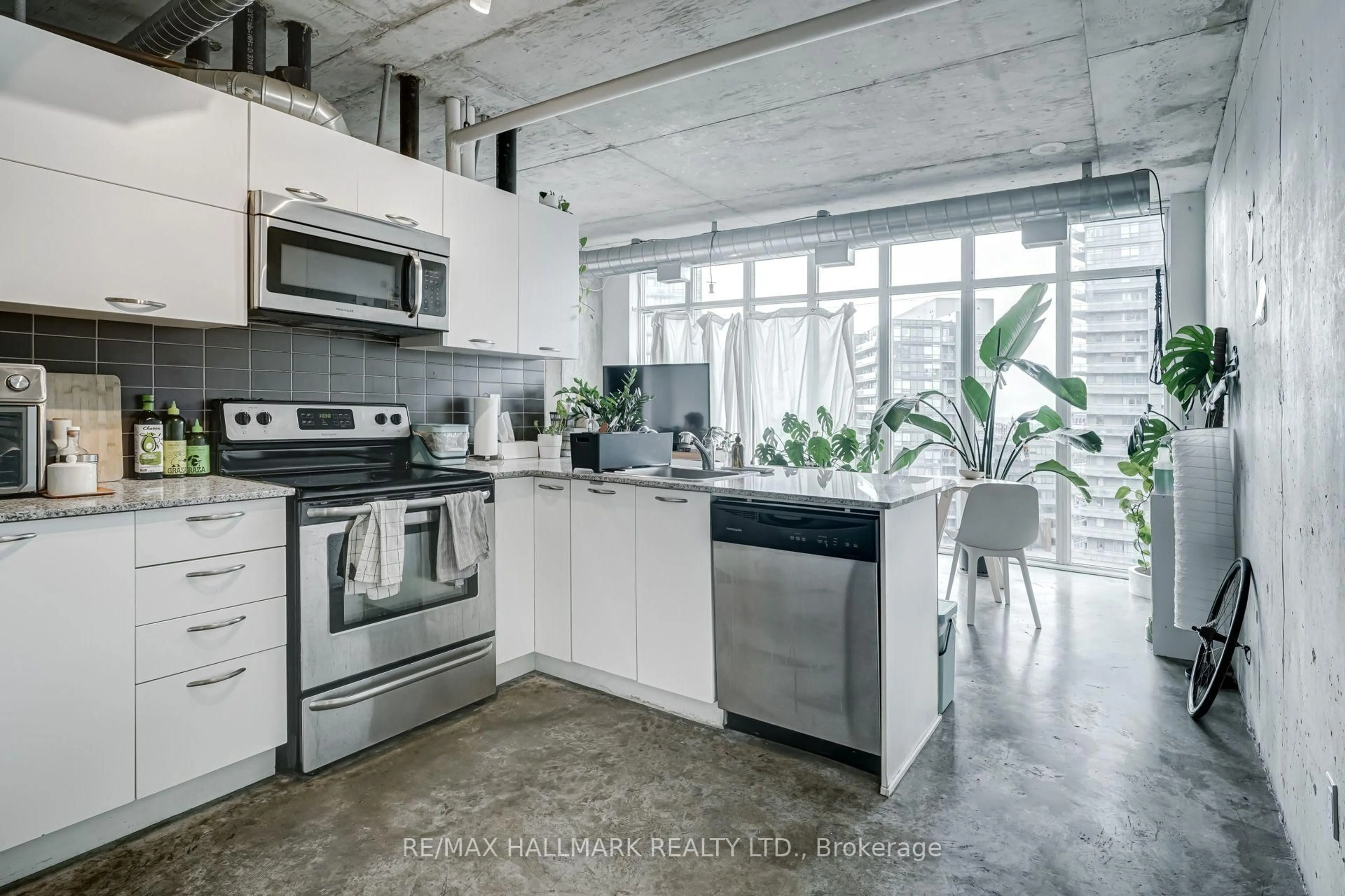 Open concept kitchen, cement floor for 150 Sudbury St #910, Toronto Ontario M6J 3S8