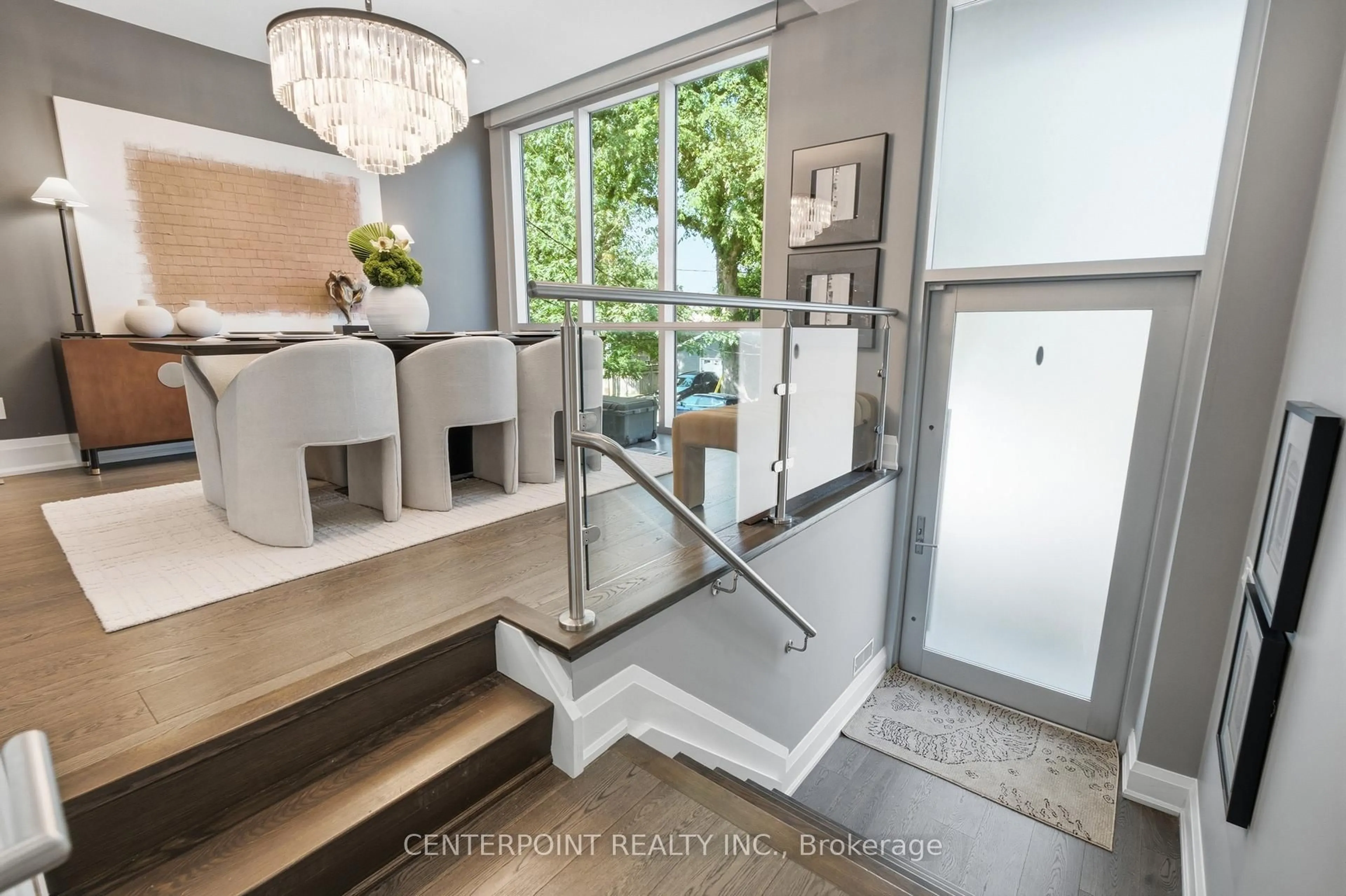 Indoor entryway for 26 Harwood Rd, Toronto Ontario M4S 2P3