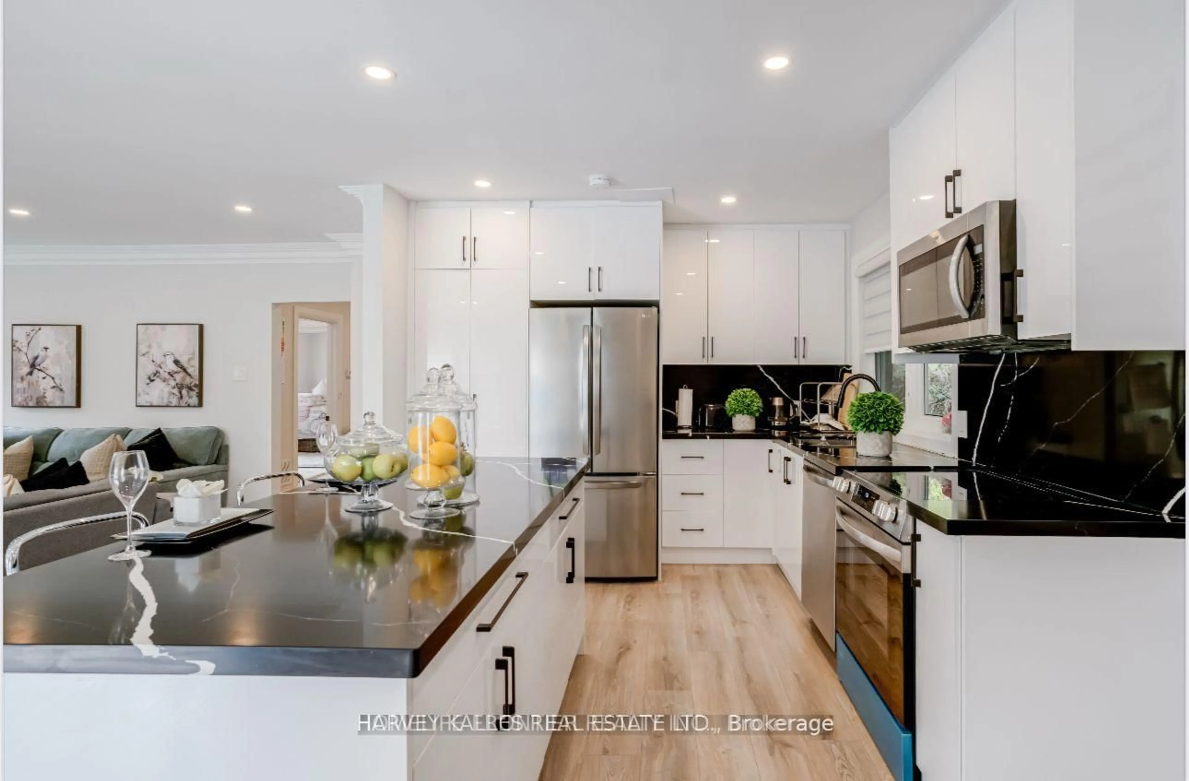 Open concept kitchen, unknown for 208 Betty Ann Dr, Toronto Ontario M2R 1A7
