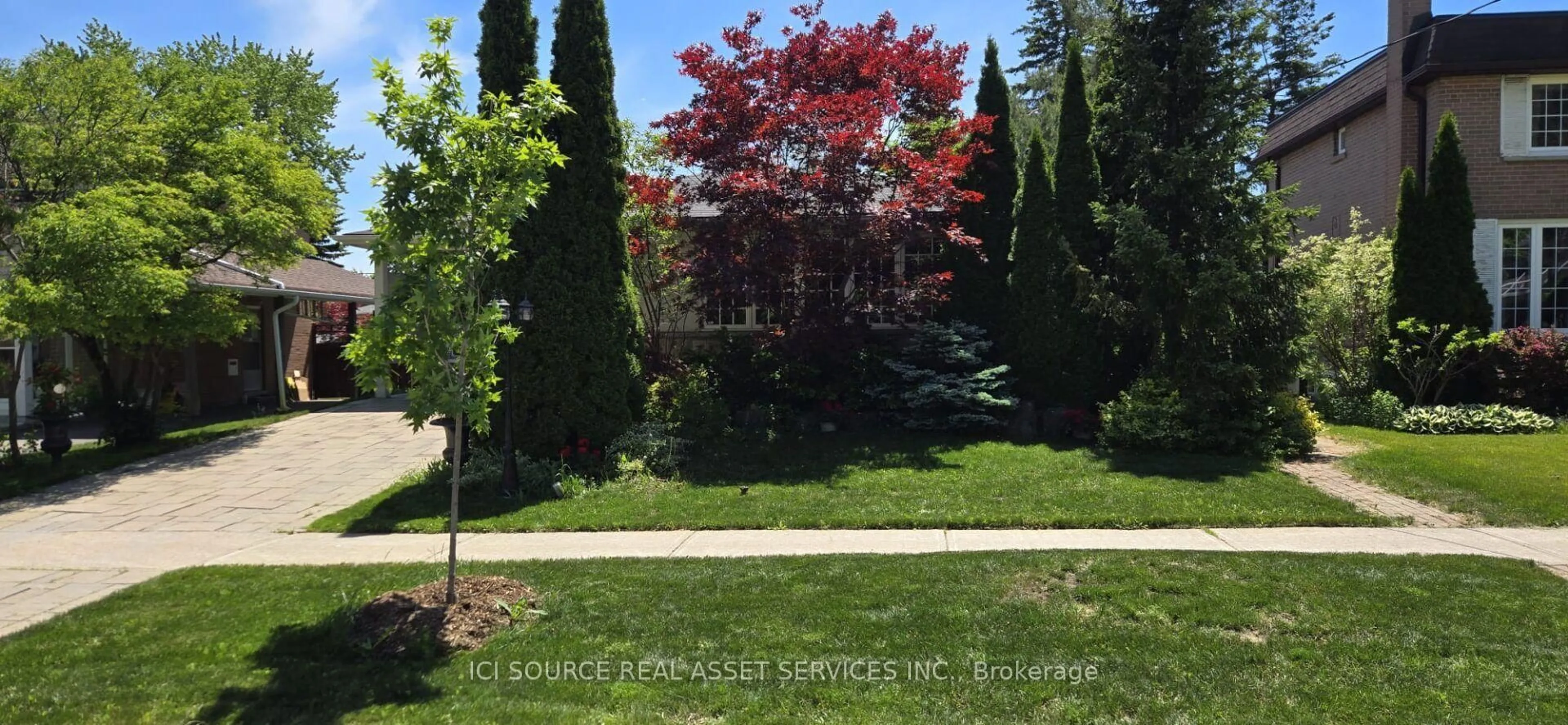 A pic from outside/outdoor area/front of a property/back of a property/a pic from drone, forest/trees view for 45 Clareville Cres, Toronto Ontario M2J 2B9