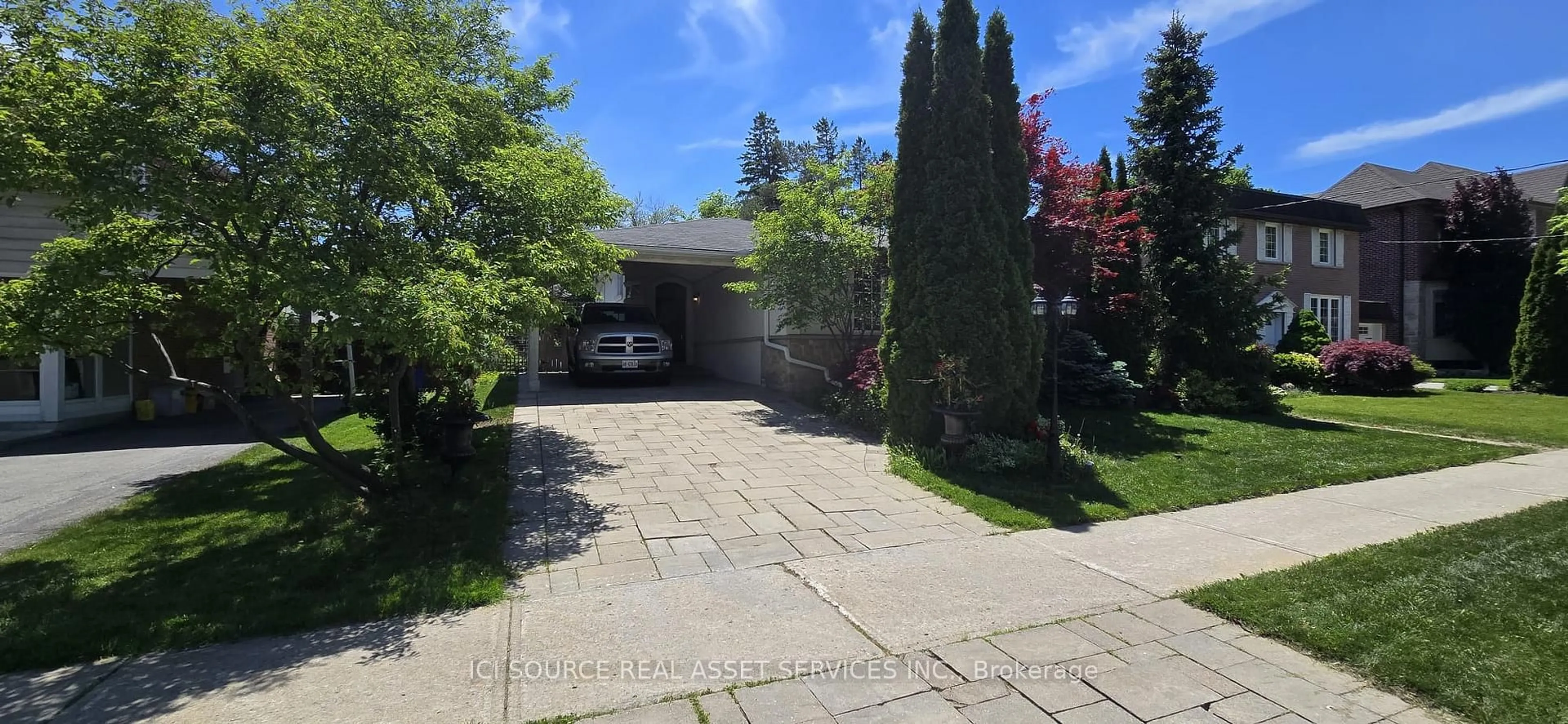 A pic from outside/outdoor area/front of a property/back of a property/a pic from drone, street for 45 Clareville Cres, Toronto Ontario M2J 2B9