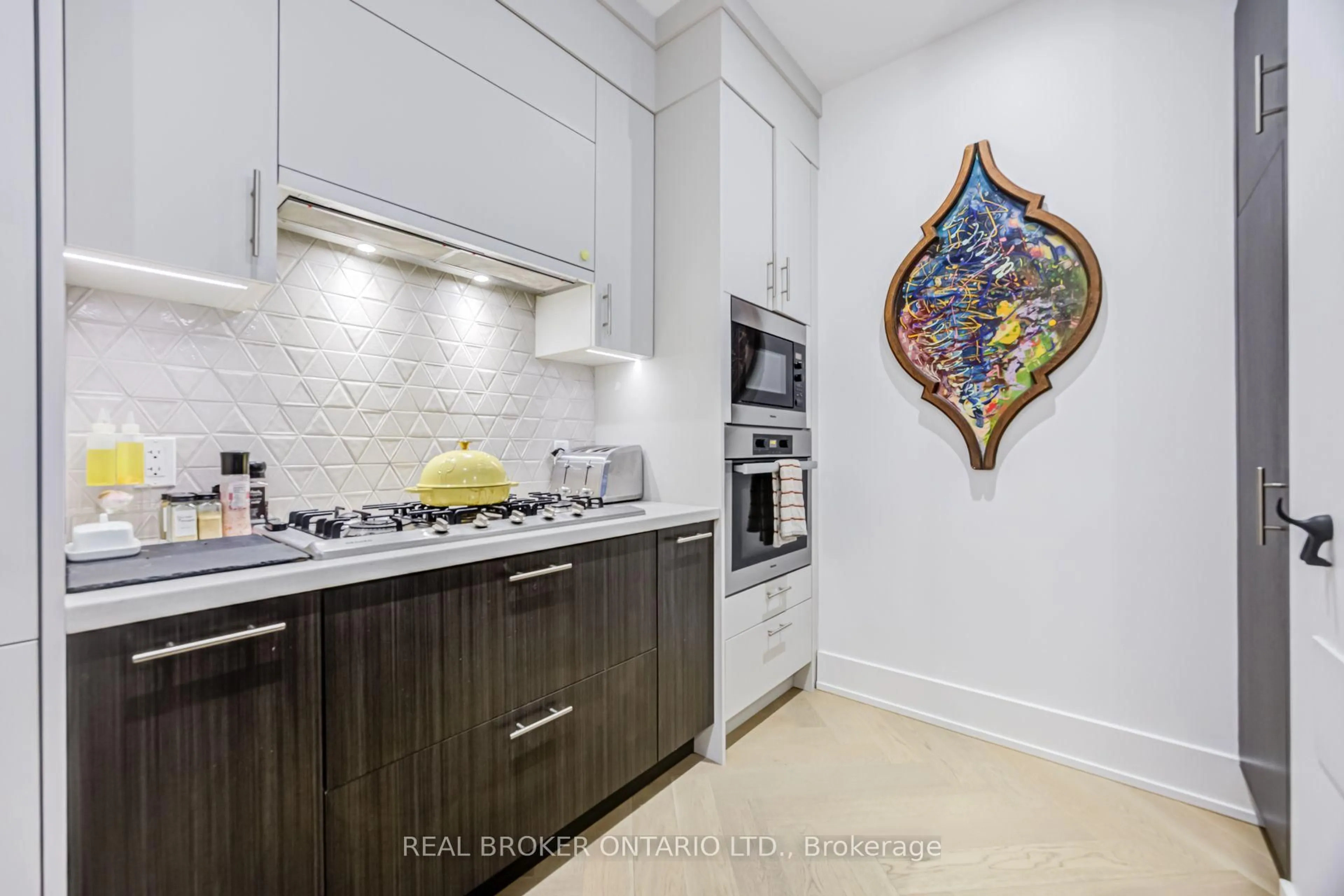 Contemporary kitchen, ceramic/tile floor for 29 Queens Quay #916, Toronto Ontario M5E 0A4