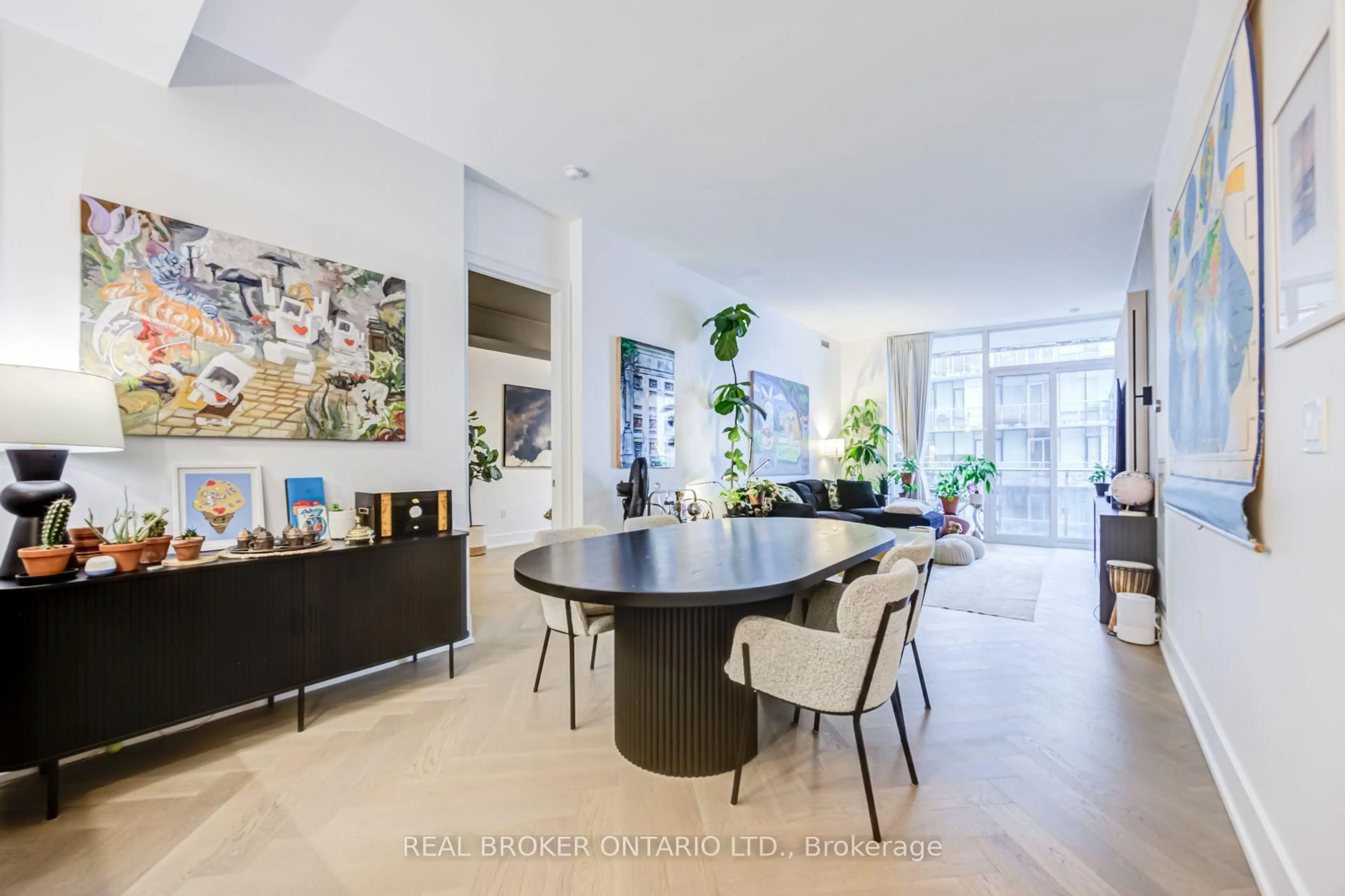 Dining room, ceramic/tile floor for 29 Queens Quay #916, Toronto Ontario M5E 0A4