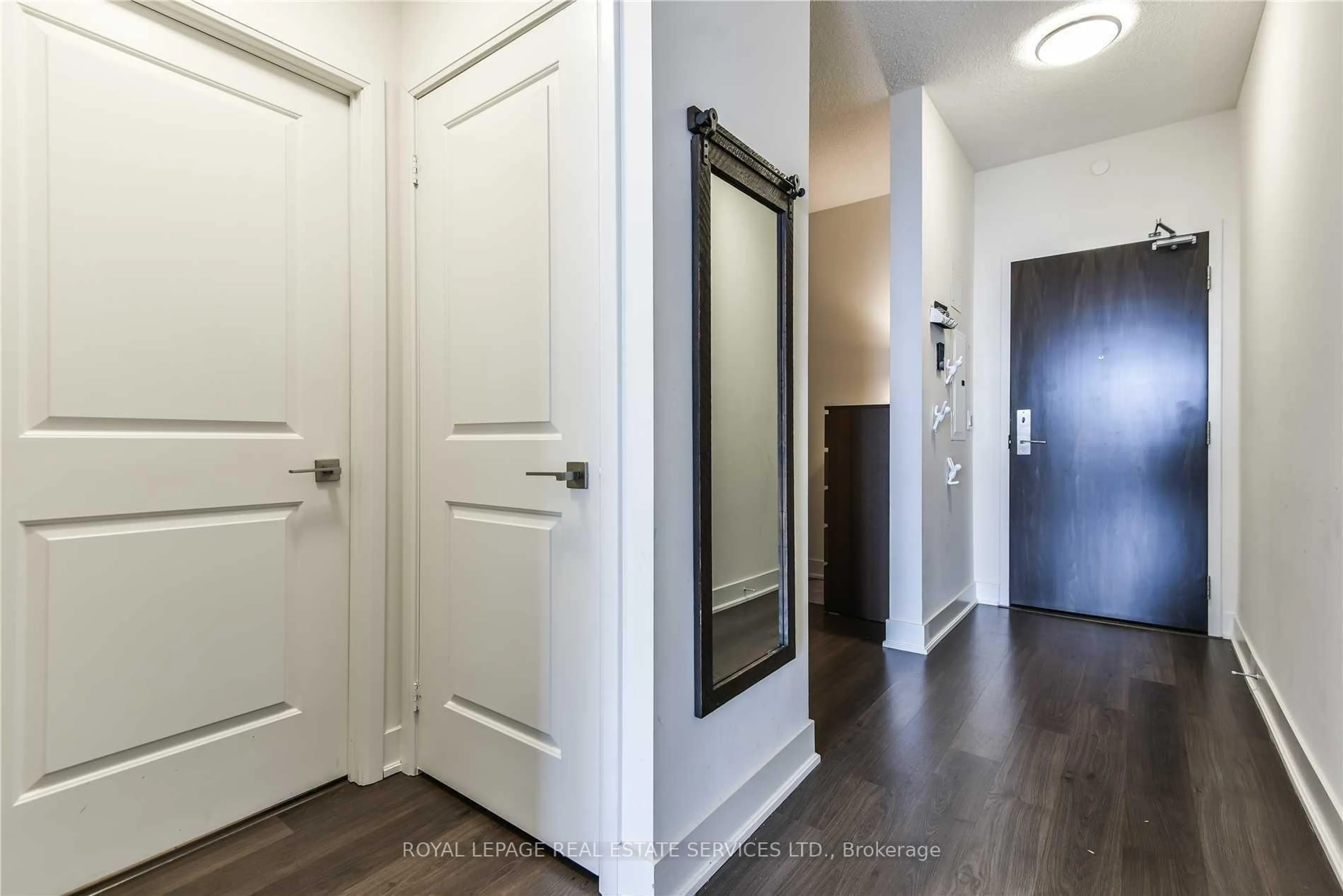 Indoor entryway for 88 Sheppard Ave #2008, Toronto Ontario M2N 6Y2