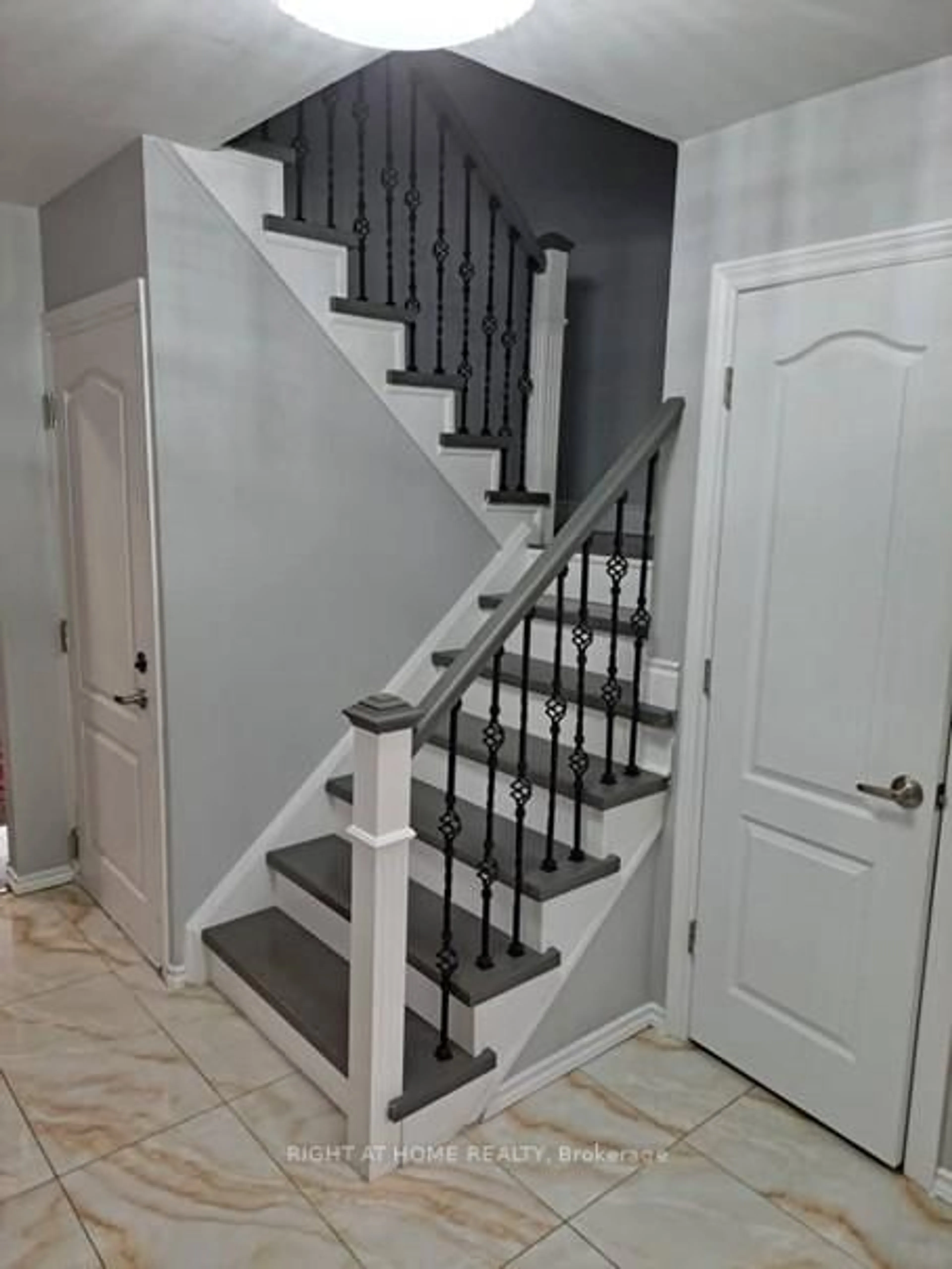 Stairs for 148 Sexton Cres, Toronto Ontario M2H 2L6