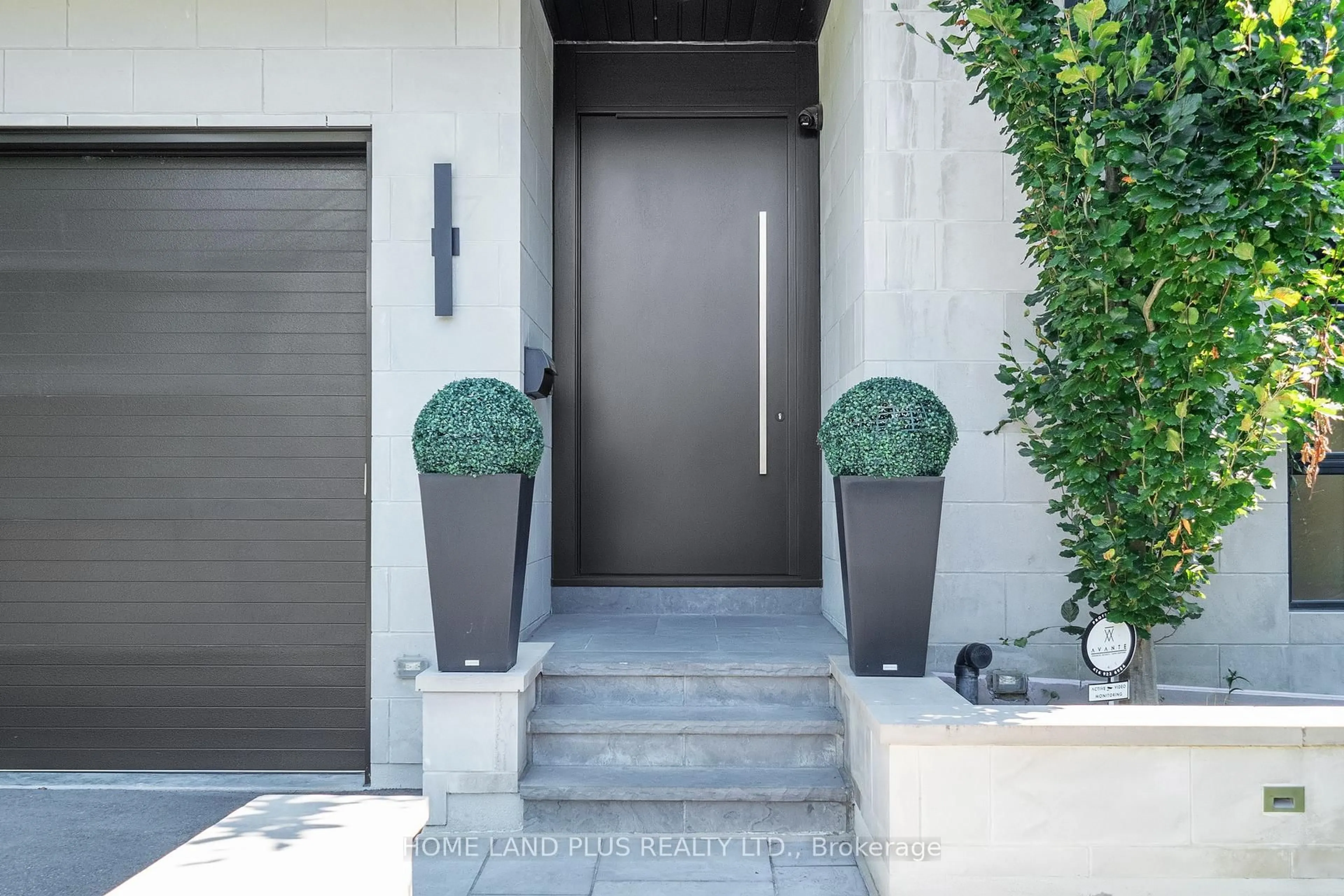Indoor entryway for 127 Ridley Blvd, Toronto Ontario M5M 3L8