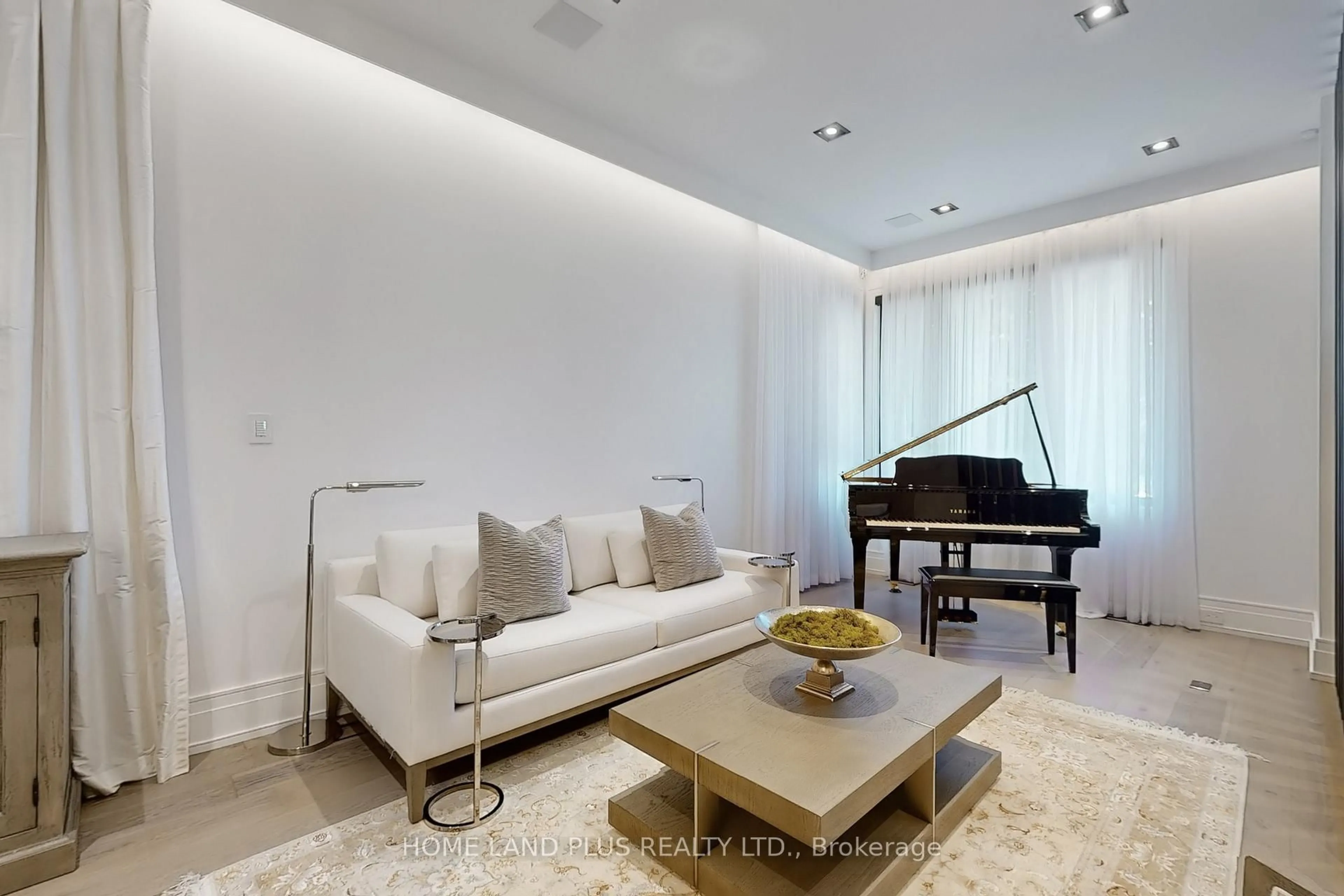 Living room with furniture, unknown for 127 Ridley Blvd, Toronto Ontario M5M 3L8