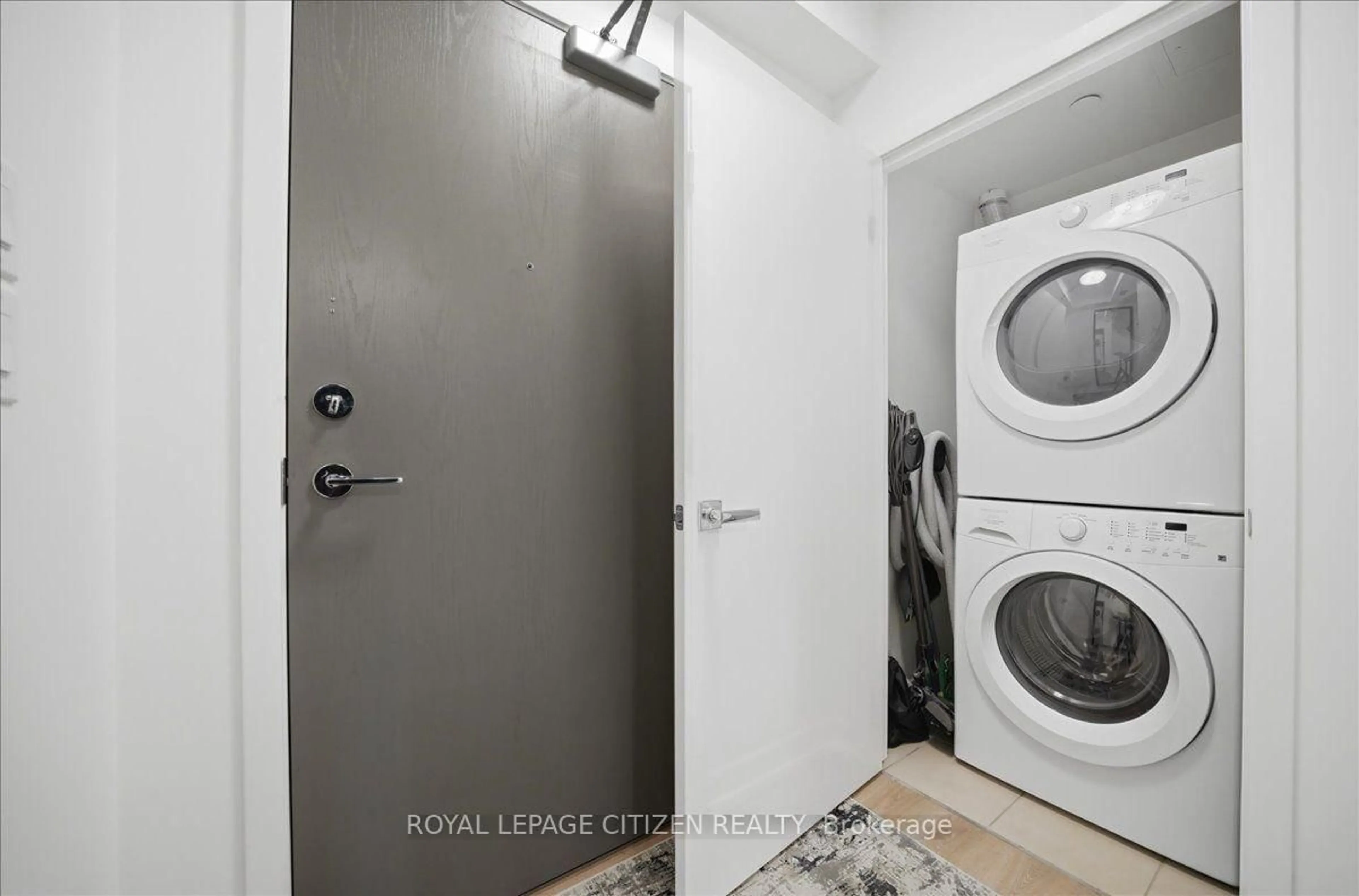 Laundry room for 21 Widmer St #1911, Toronto Ontario M5V 0B8