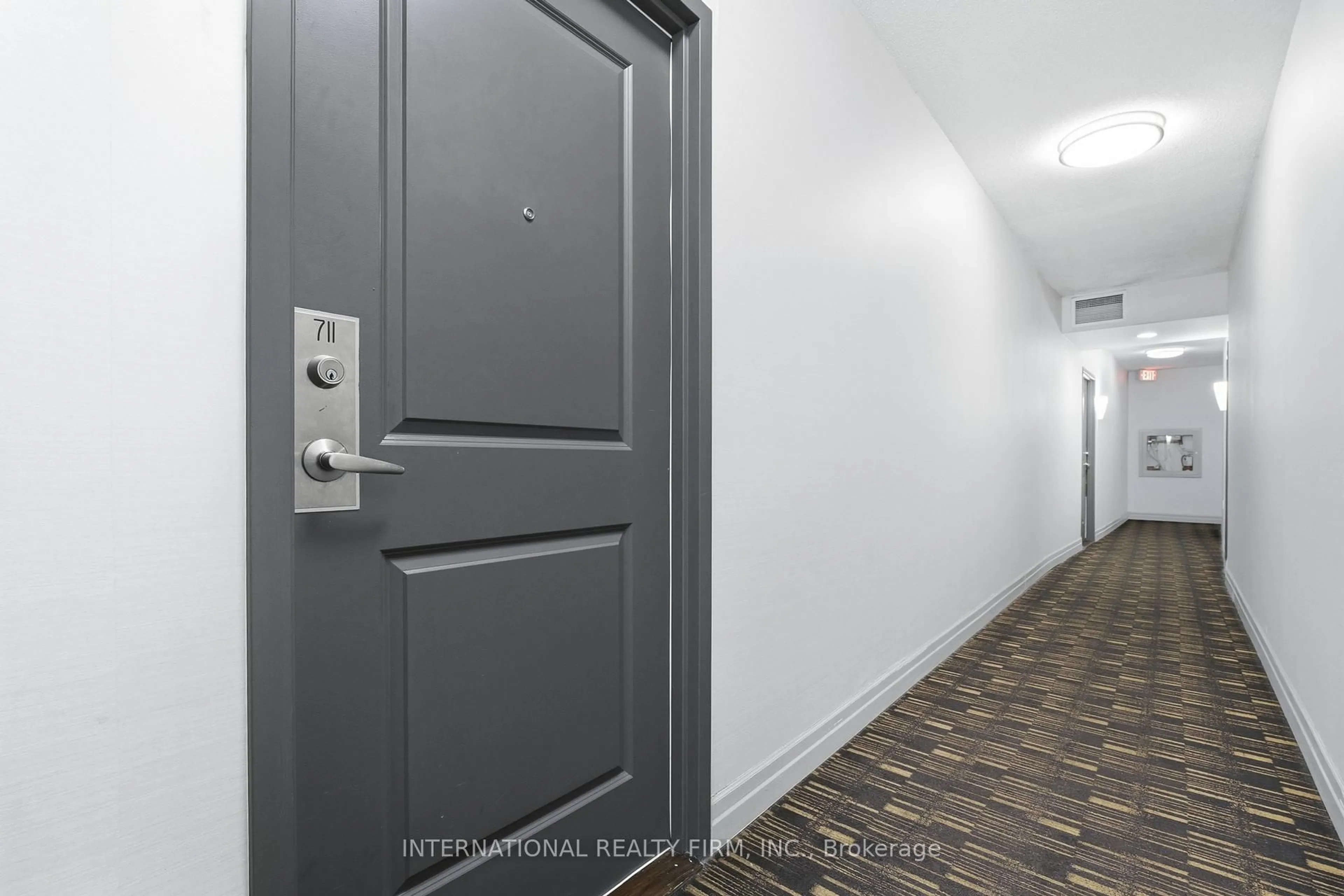 Indoor foyer for 628 Fleet St #711, Toronto Ontario M5V 1A8