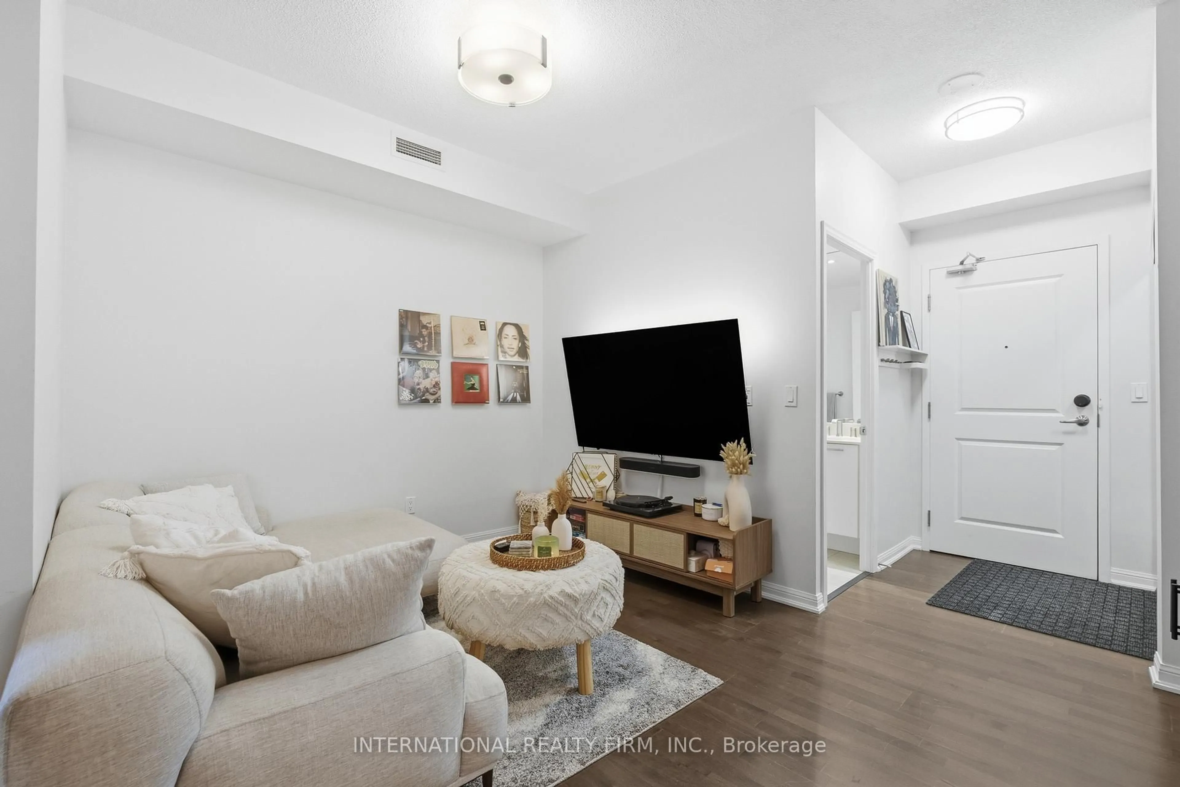 Living room with furniture, unknown for 628 Fleet St #711, Toronto Ontario M5V 1A8