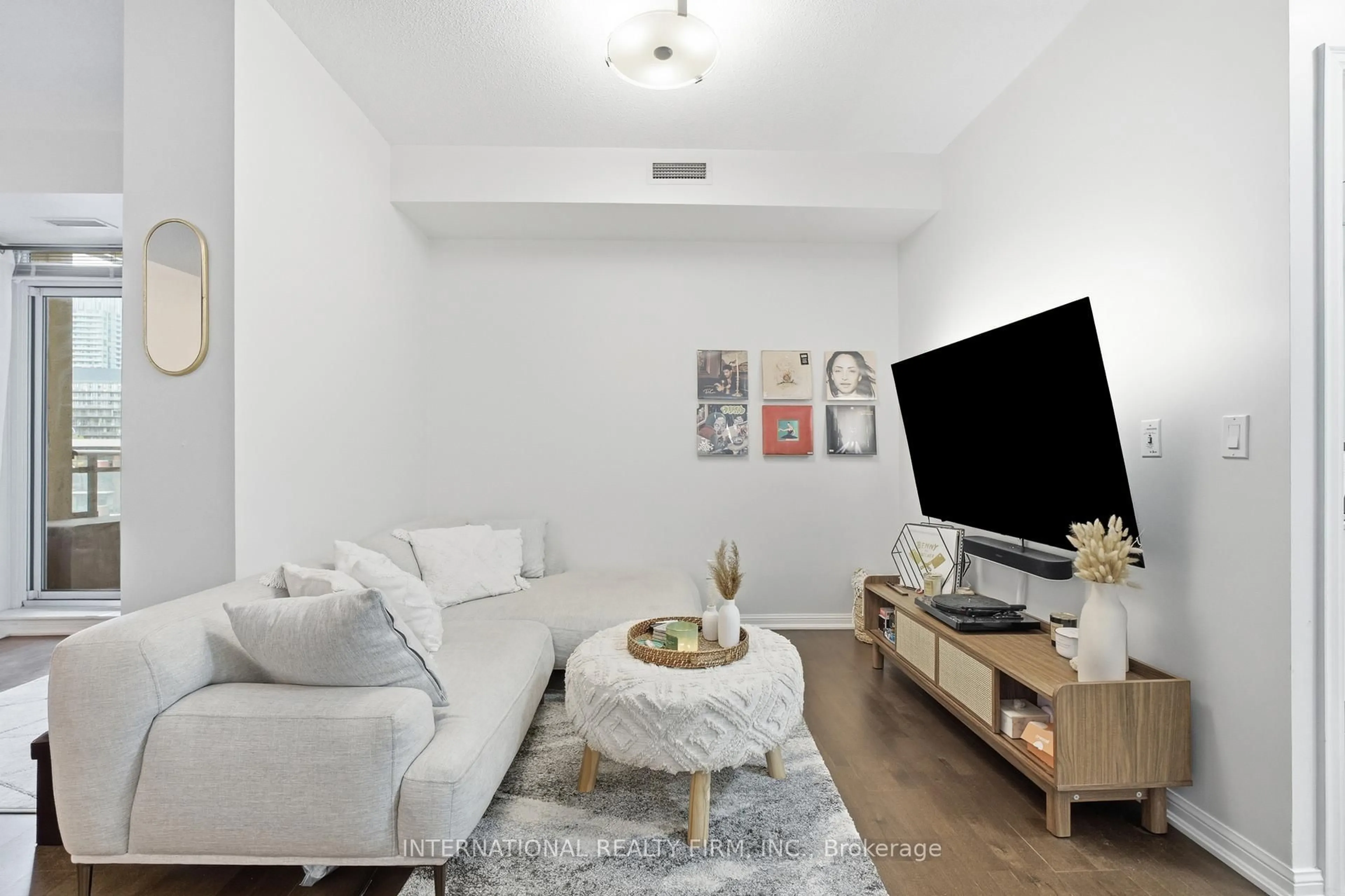 Living room with furniture, unknown for 628 Fleet St #711, Toronto Ontario M5V 1A8