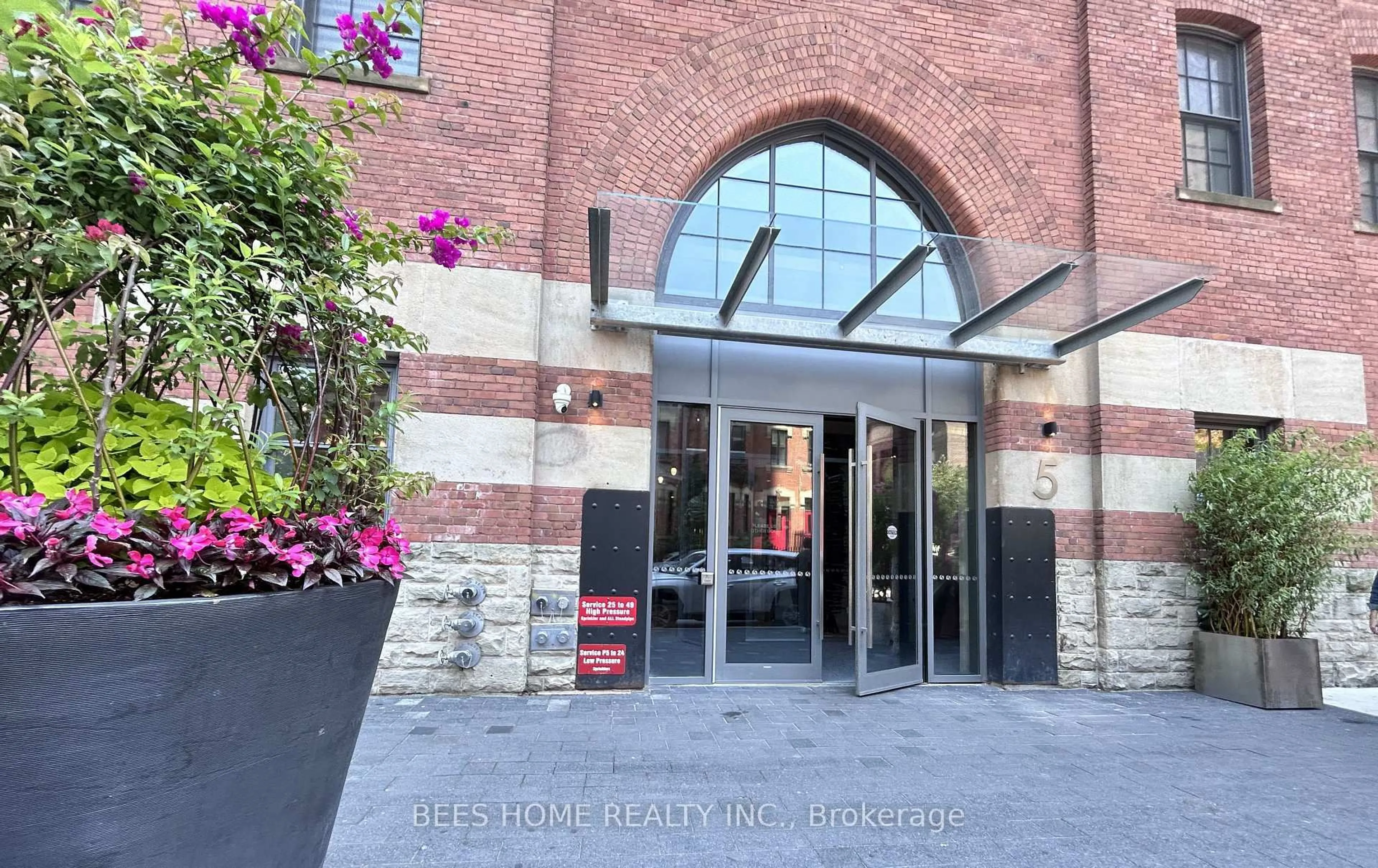 Indoor foyer for 5 St Joseph St #213, Toronto Ontario M4Y 0B6