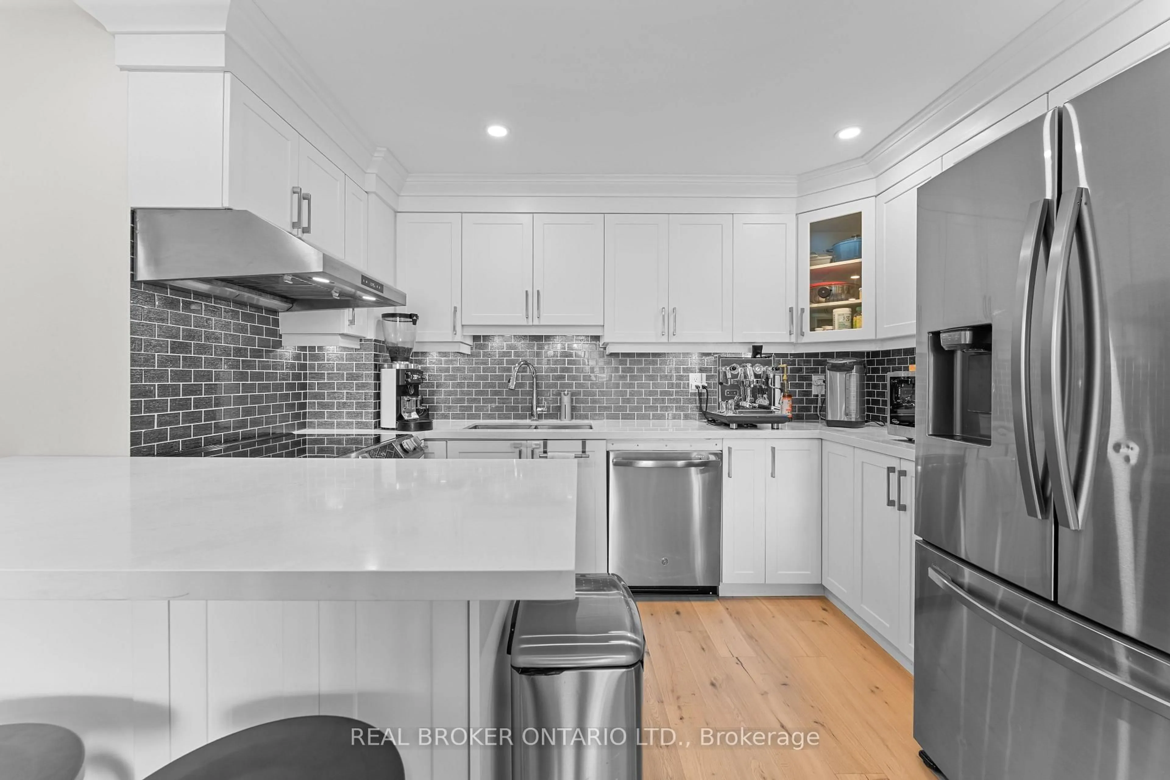 Unknown for 99 Cameron St #502, Toronto Ontario M5T 3A2