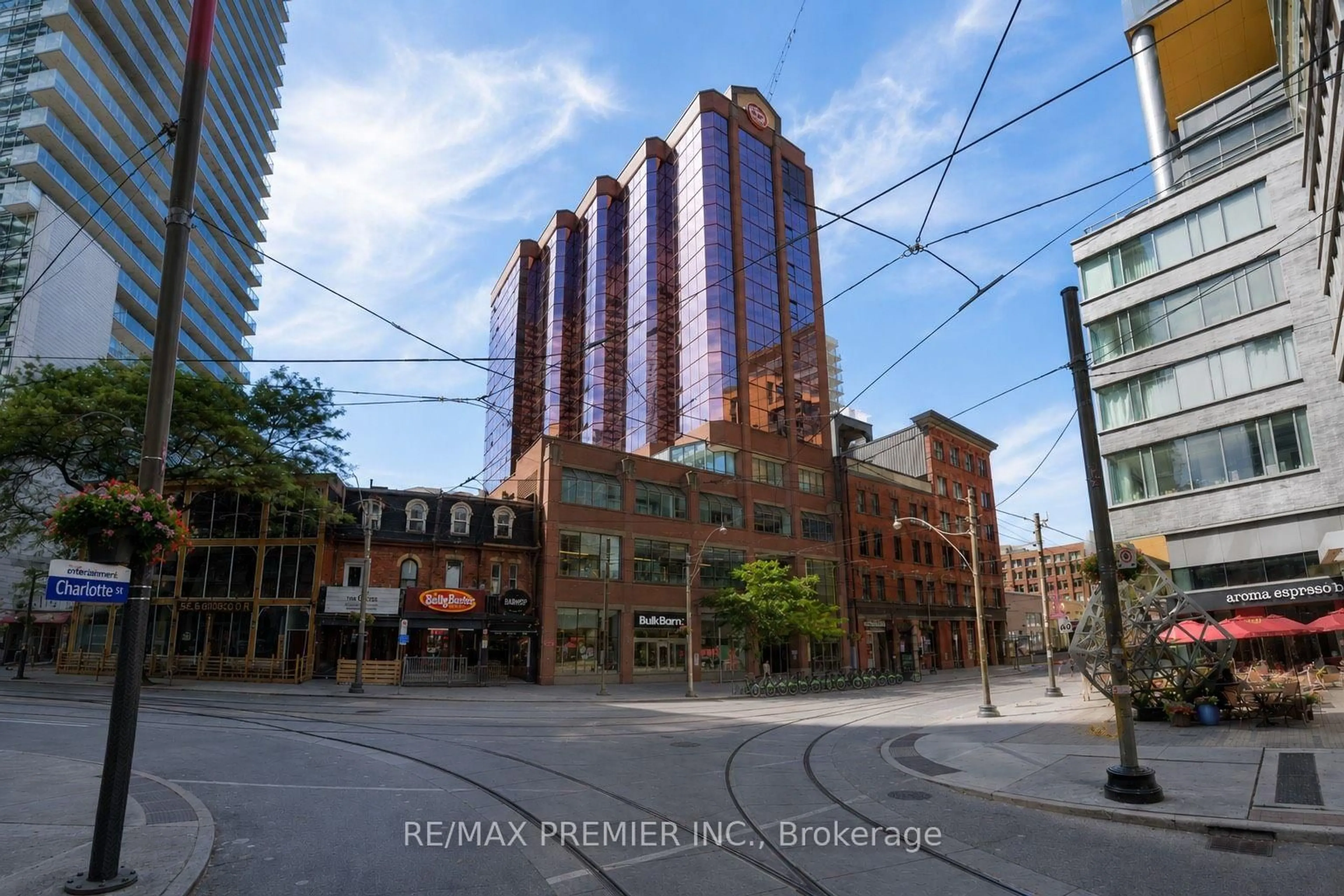 Unknown for 393 King Street W St #704, Toronto Ontario M5V 3G8