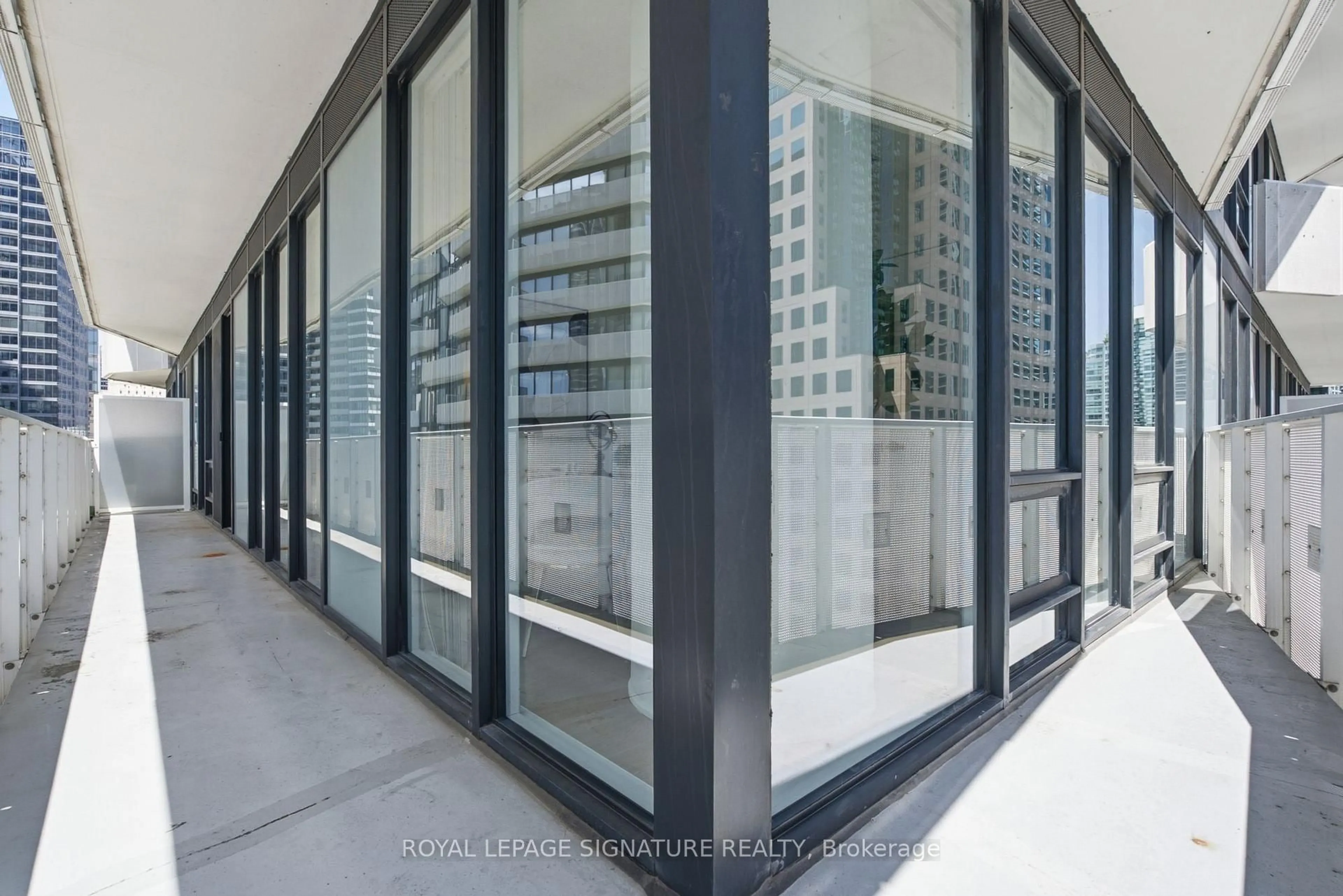 Indoor foyer for 88 Harbour St #1710, Toronto Ontario M5J 0C3