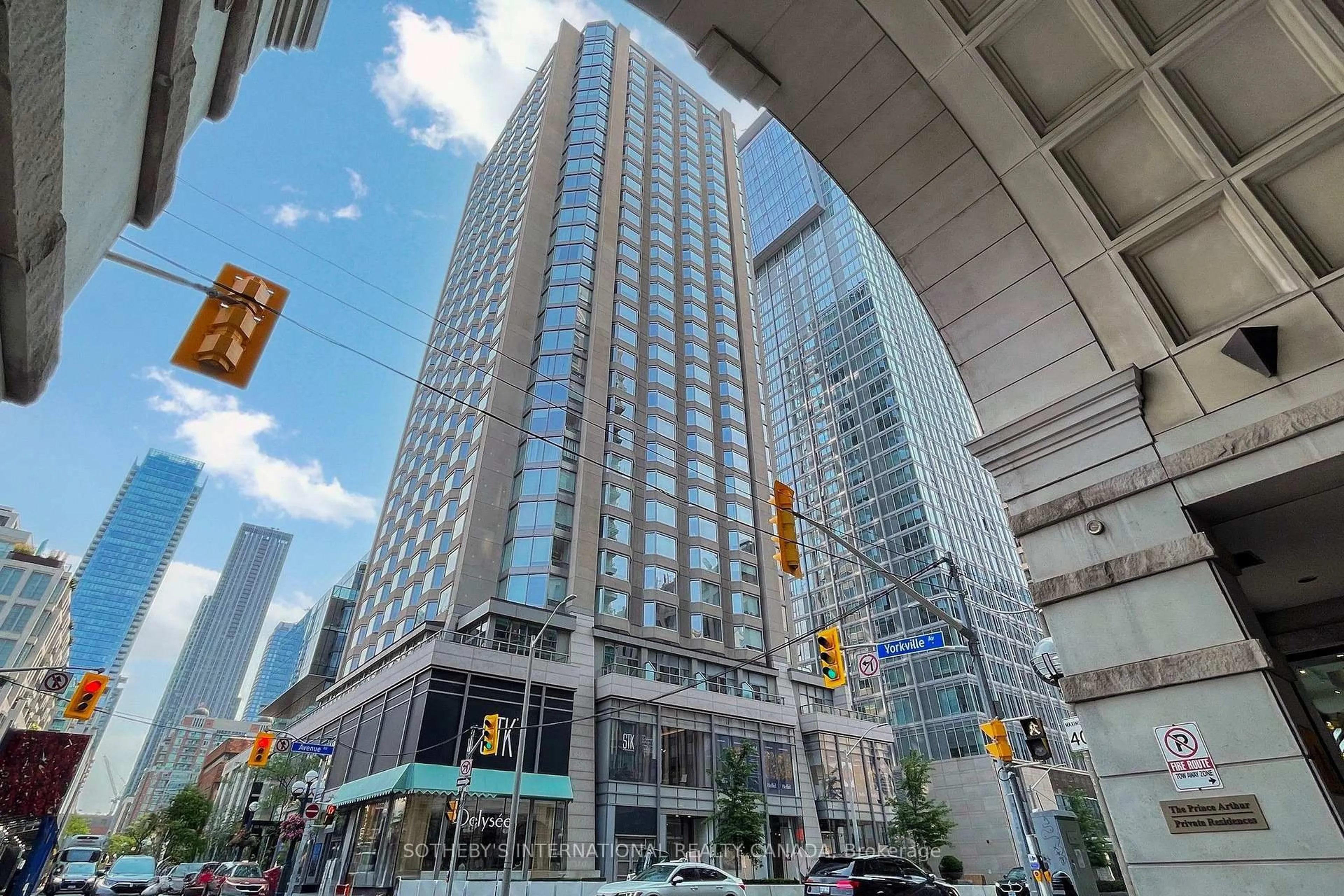 Indoor foyer for 155 Yorkville Ave #917, Toronto Ontario M5R 0B4