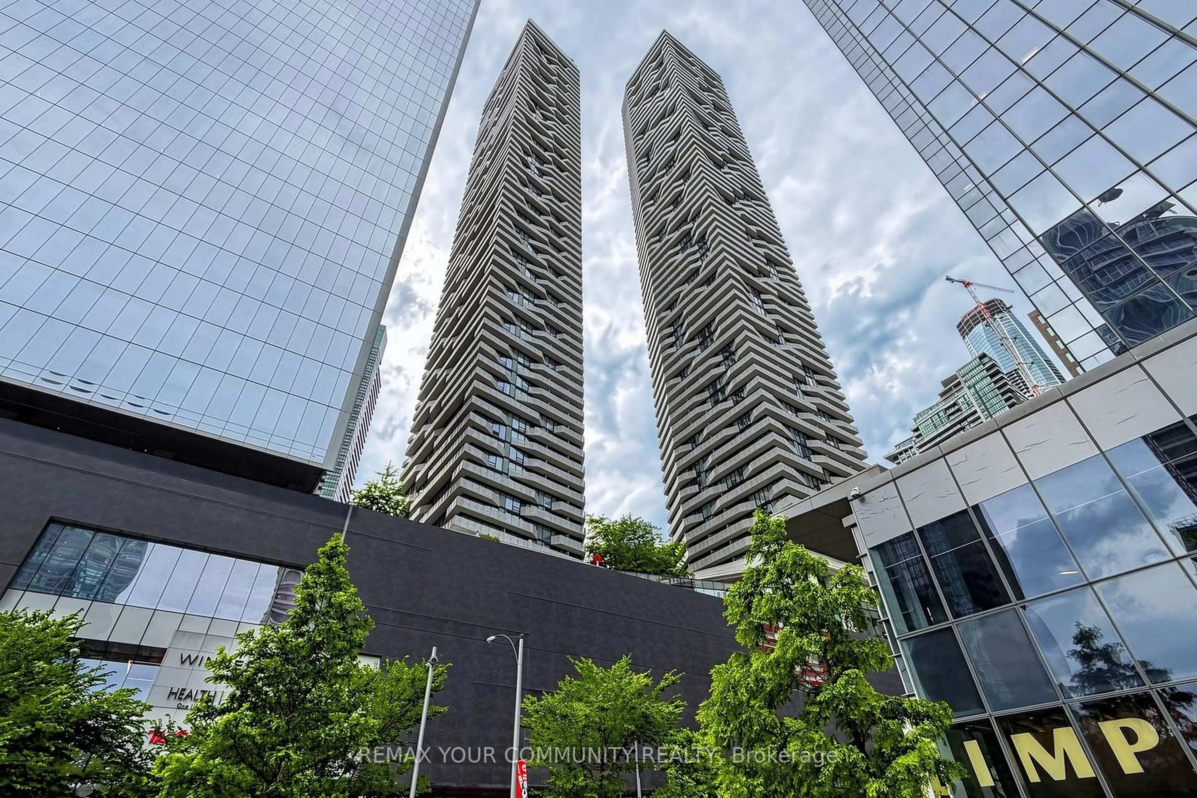 A pic from outside/outdoor area/front of a property/back of a property/a pic from drone, unknown for 88 Harbour St #3702, Toronto Ontario M5J 1B7