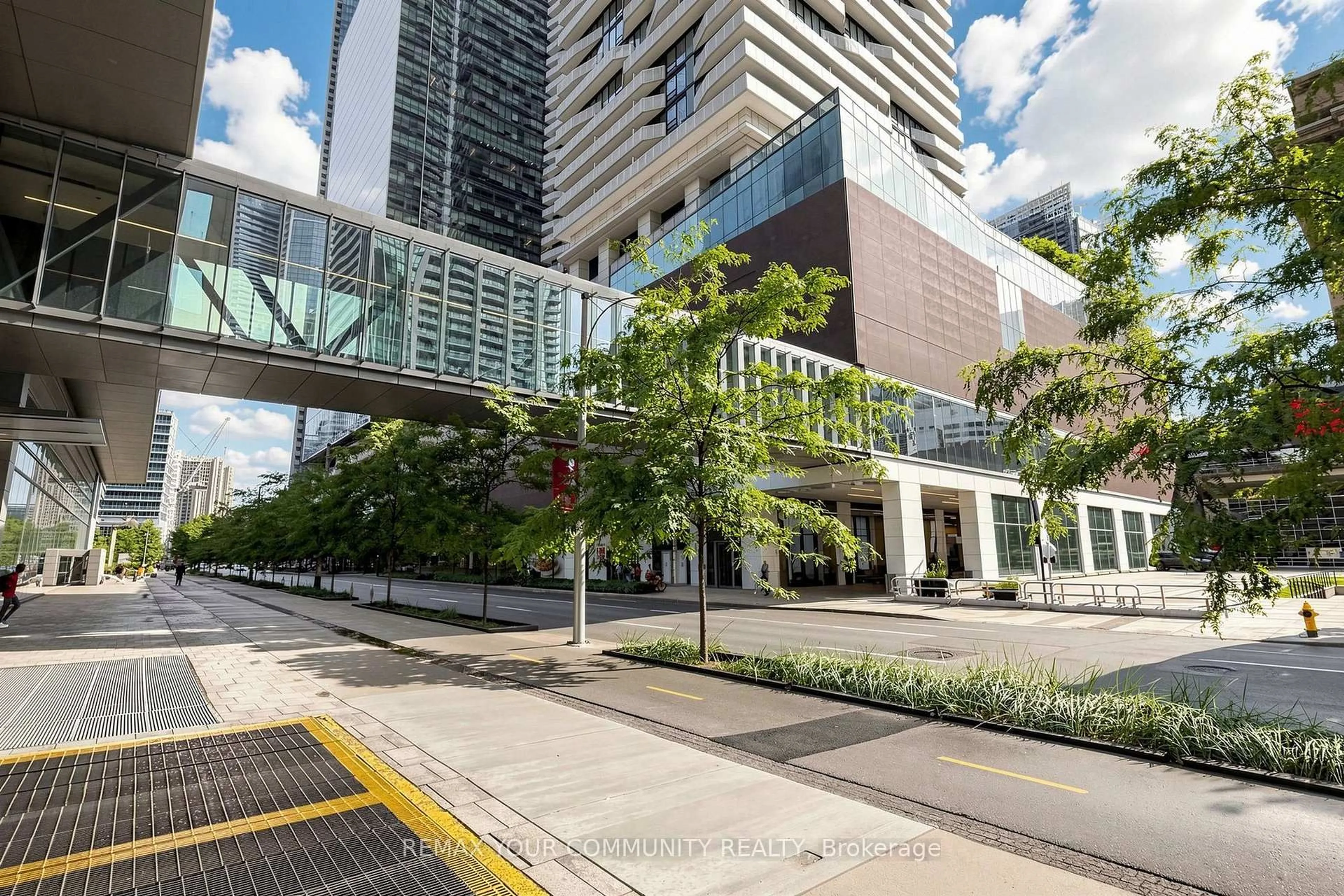 Unknown for 88 Harbour St #3702, Toronto Ontario M5J 1B7