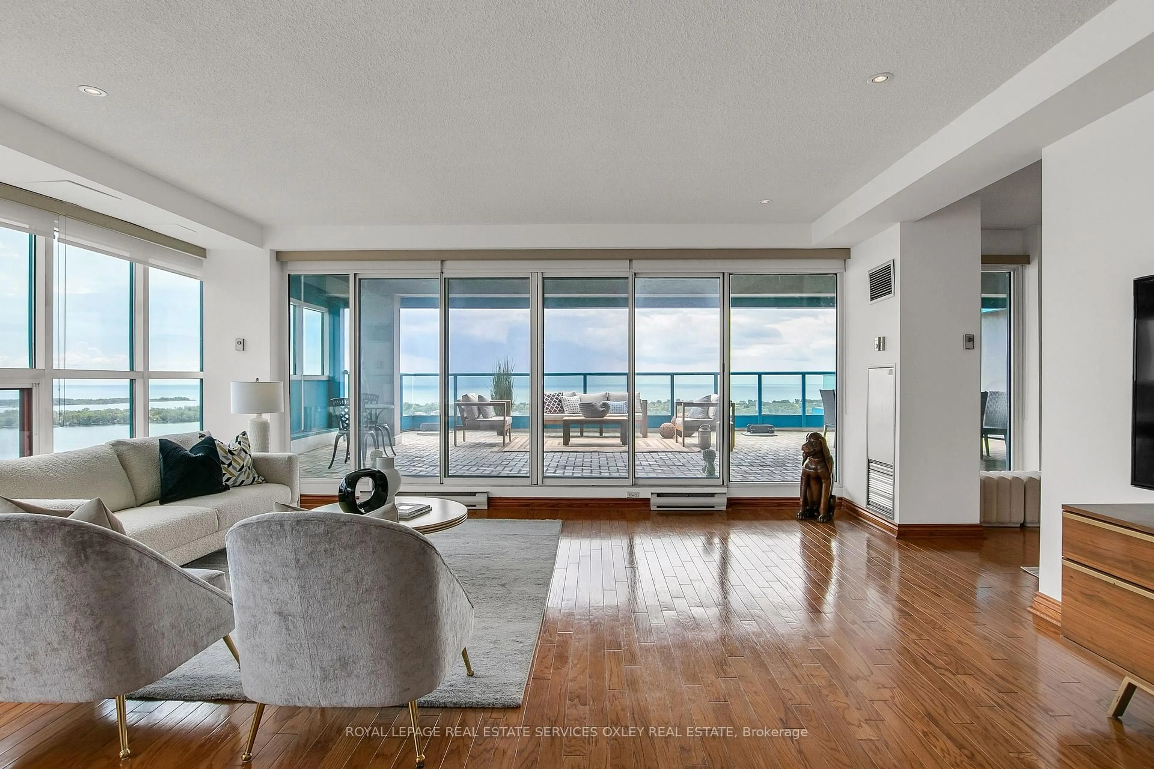 Living room with furniture, unknown for 99 Harbour Sq #PH04, Toronto Ontario M5J 2H2