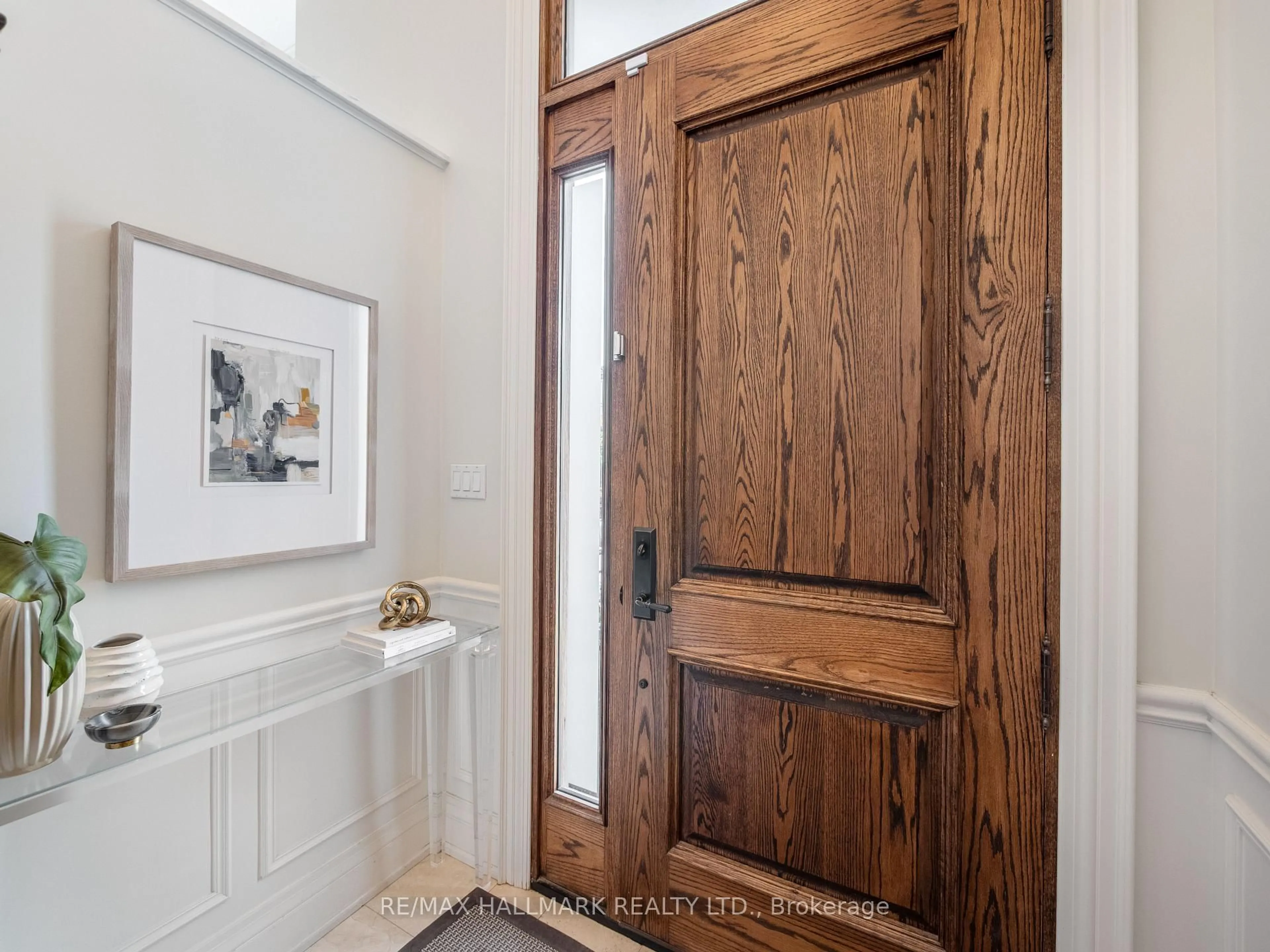 Indoor entryway for 39 Glenforest Rd, Toronto Ontario M4N 1Z7