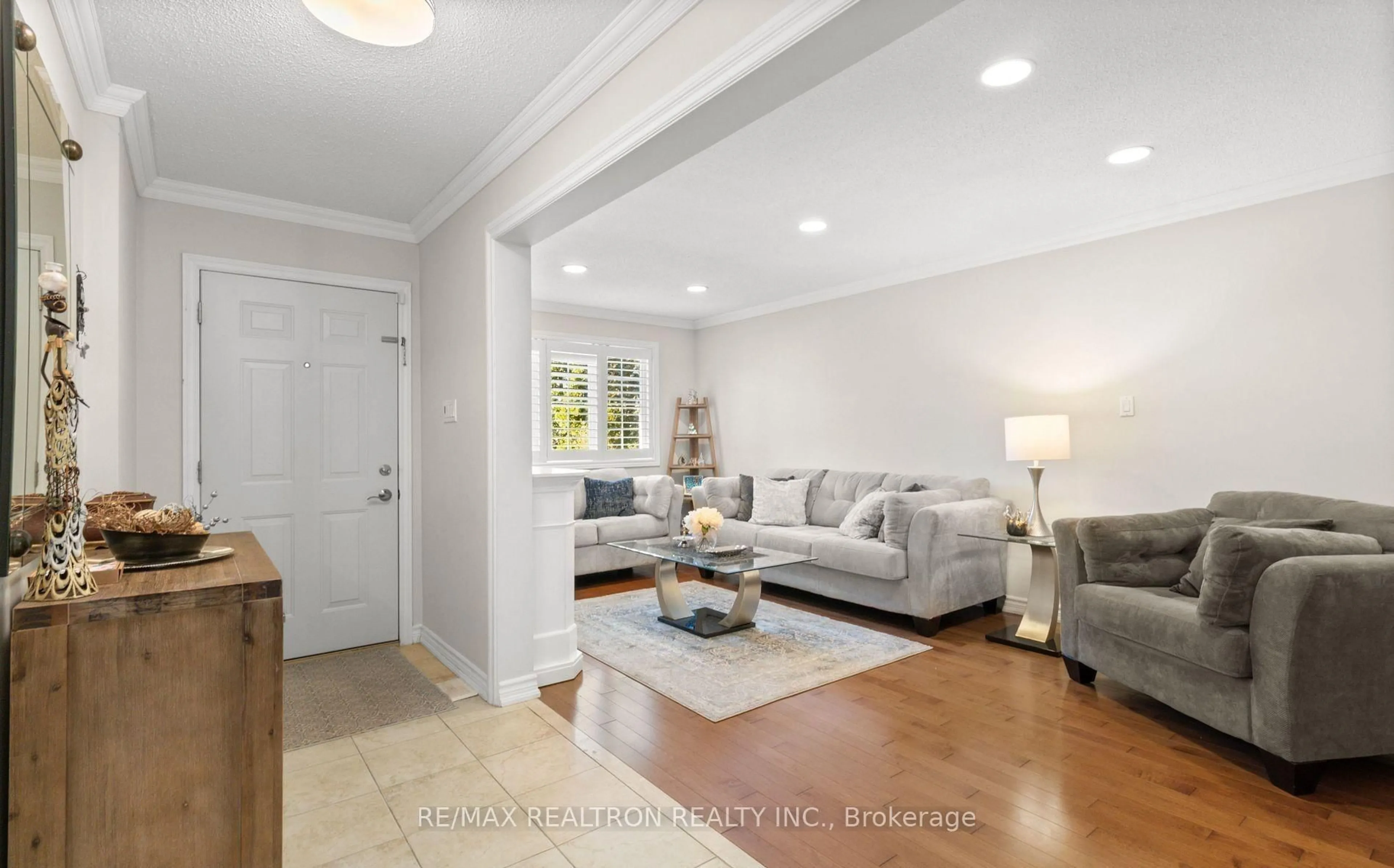 Living room with furniture, unknown for 183 Holmes Ave, Toronto Ontario M2N 4M7