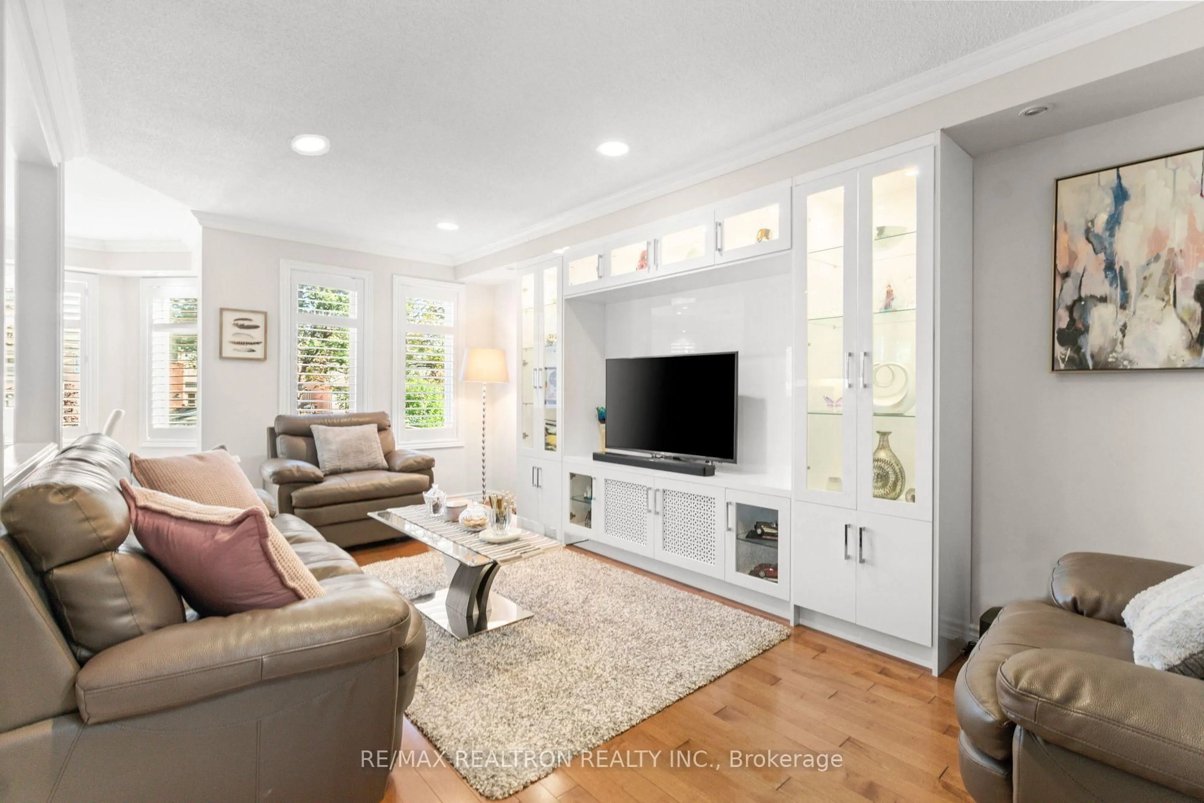 Living room with furniture, ceramic/tile floor for 183 Holmes Ave, Toronto Ontario M2N 4M7