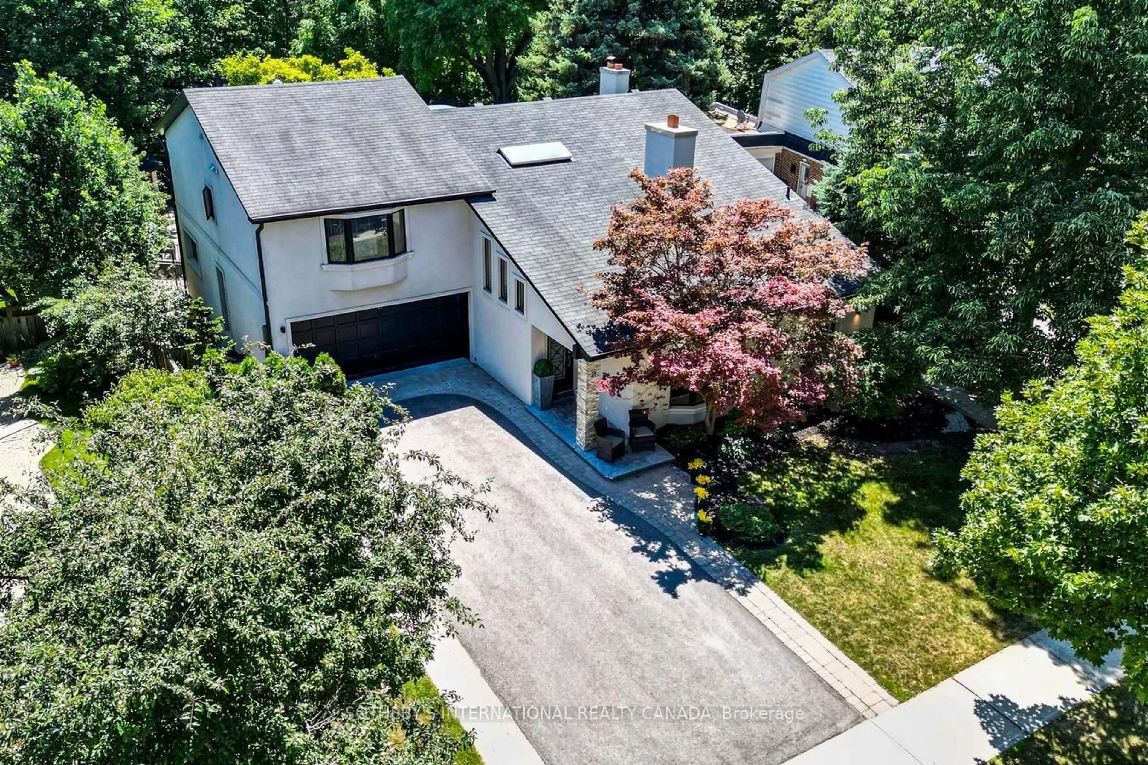A pic from outside/outdoor area/front of a property/back of a property/a pic from drone, street for 21 Denver Cres, Toronto Ontario M2J 1G6