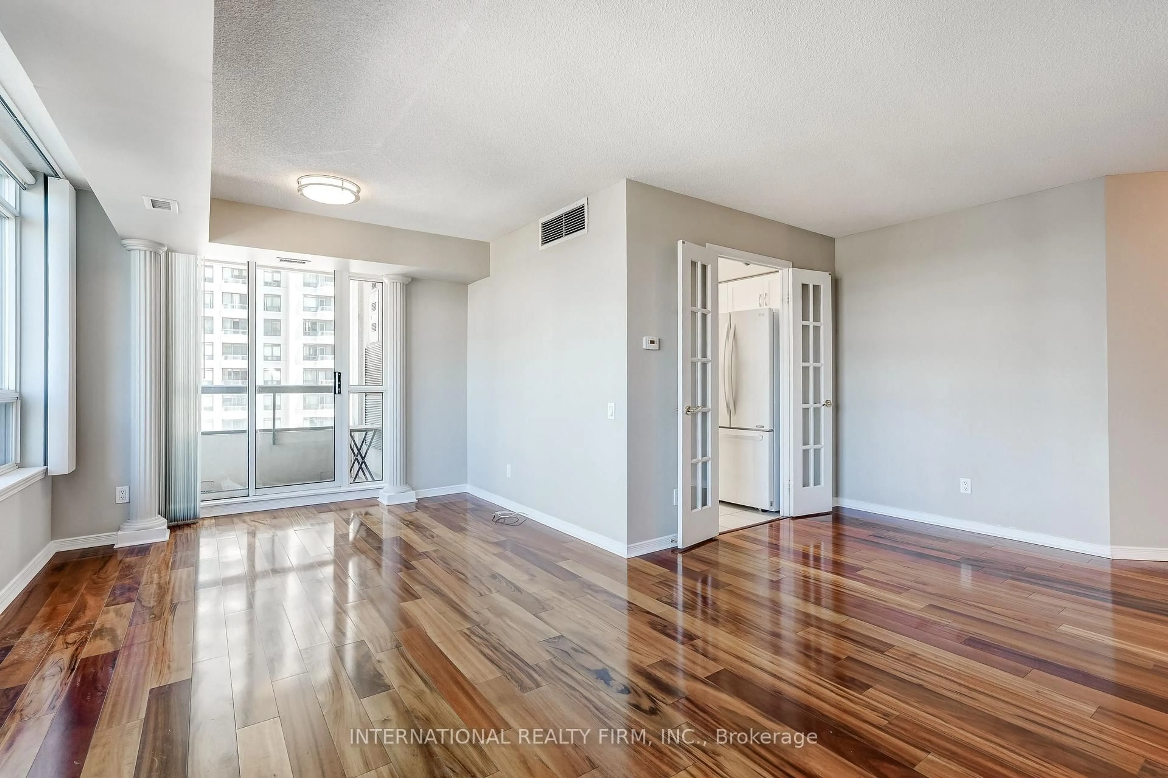 Unknown for 8 Hillcrest Ave #906, Toronto Ontario M2N 6Y6