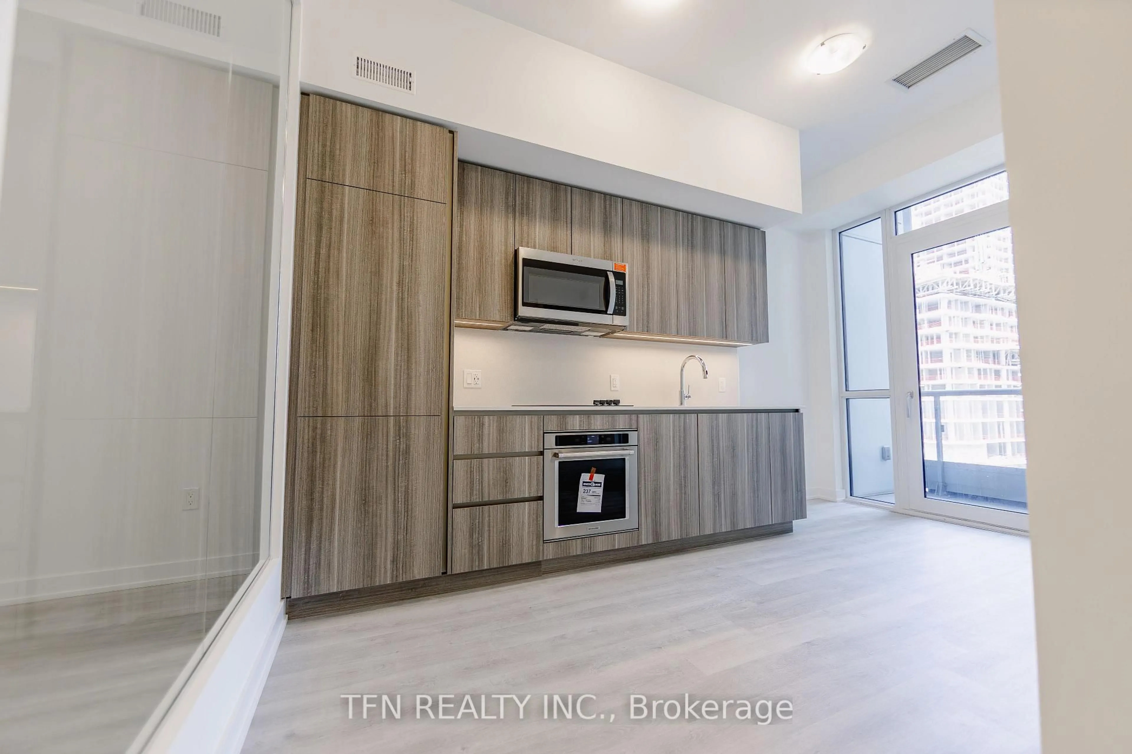 Unknown for 15 Richardson St #514, Toronto Ontario M5A 0Y5